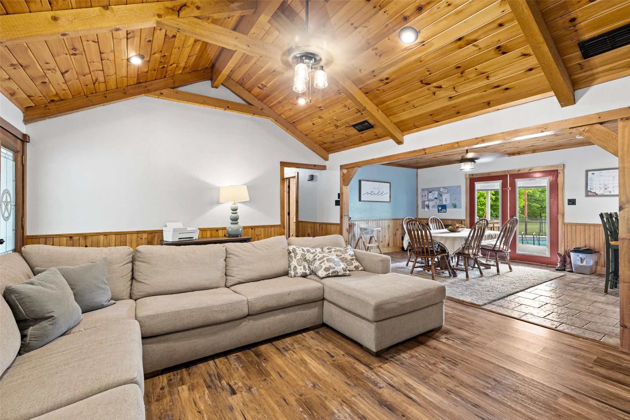 Single Family Residence For Sale in Upshur County , 113 Dearing Creek Rd, Gladewater, Texas 75647, 4 Bedroom, 2 Bathroom, 2 Garage spaces, 2,262 Sqft, built in 1996, Price $442,000, mls#21326907, Real Estate Agent in Gladewater, Homes For Sale in Upshur county, Homes For Sale in Gladewater, Realtor in Gladewater Texas, Real Estate Brokerage Independent Realty Texas, Luminita Cordes Realtor