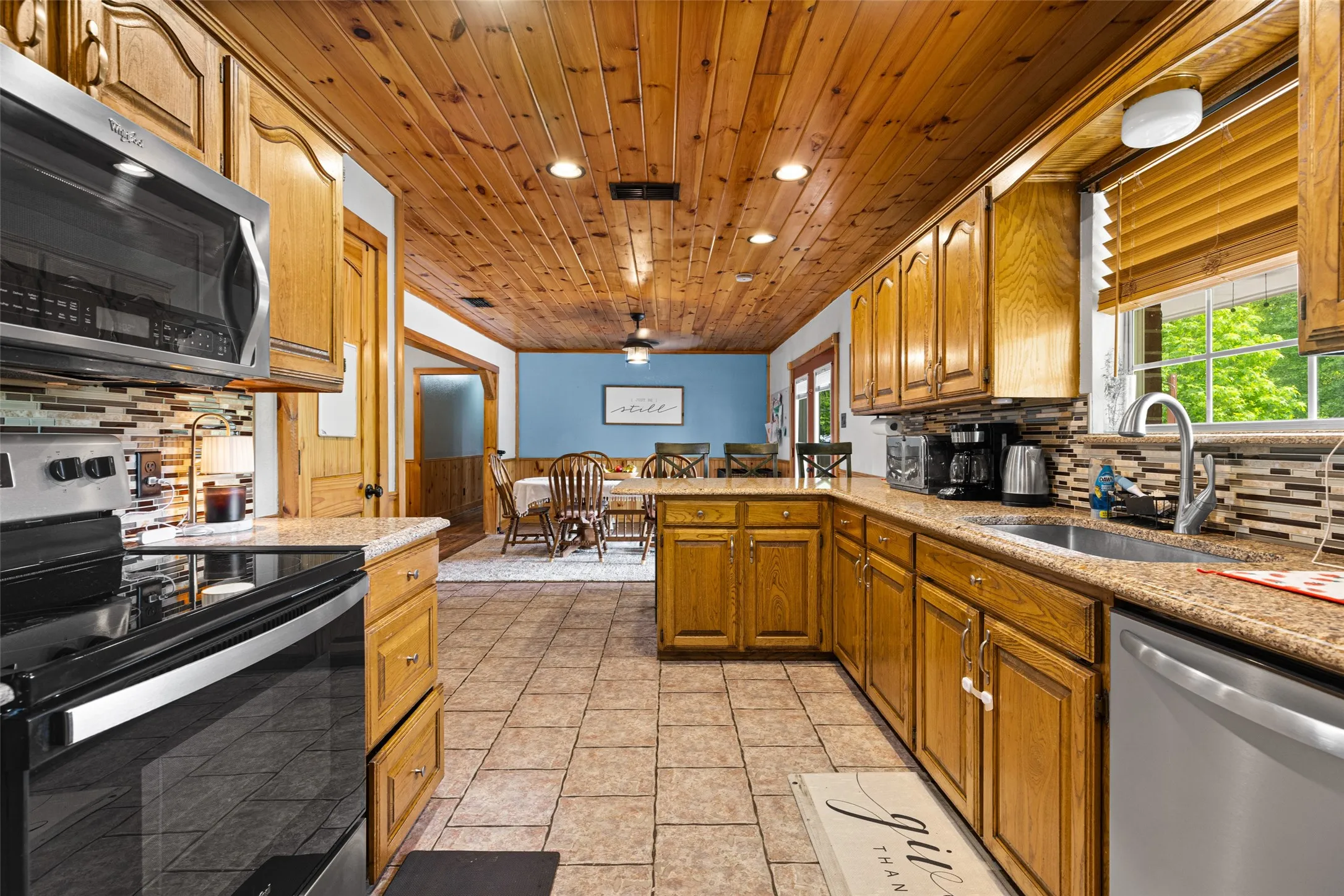 Single Family Residence For Sale in Upshur County , 113 Dearing Creek Rd, Gladewater, Texas 75647, 4 Bedroom, 2 Bathroom, 2 Garage spaces, 2,262 Sqft, built in 1996, Price $442,000, mls#21326907, Real Estate Agent in Gladewater, Homes For Sale in Upshur county, Homes For Sale in Gladewater, Realtor in Gladewater Texas, Real Estate Brokerage Independent Realty Texas, Luminita Cordes Realtor
