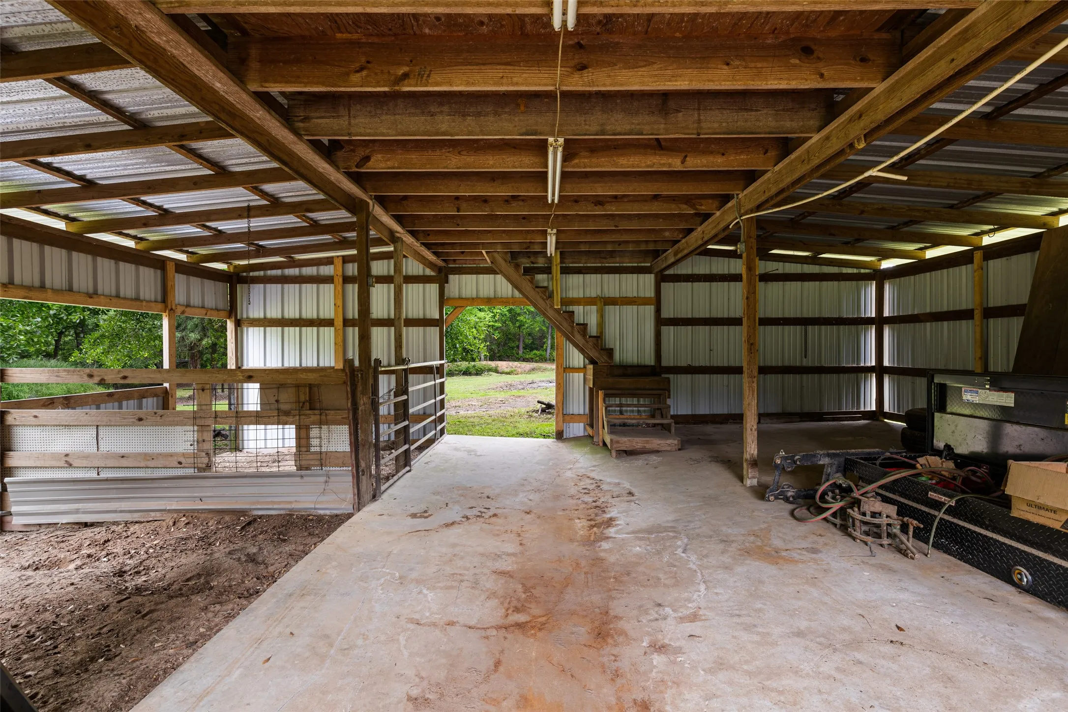 Single Family Residence For Sale in Upshur County , 113 Dearing Creek Rd, Gladewater, Texas 75647, 4 Bedroom, 2 Bathroom, 2 Garage spaces, 2,262 Sqft, built in 1996, Price $442,000, mls#21326907, Real Estate Agent in Gladewater, Homes For Sale in Upshur county, Homes For Sale in Gladewater, Realtor in Gladewater Texas, Real Estate Brokerage Independent Realty Texas, Luminita Cordes Realtor