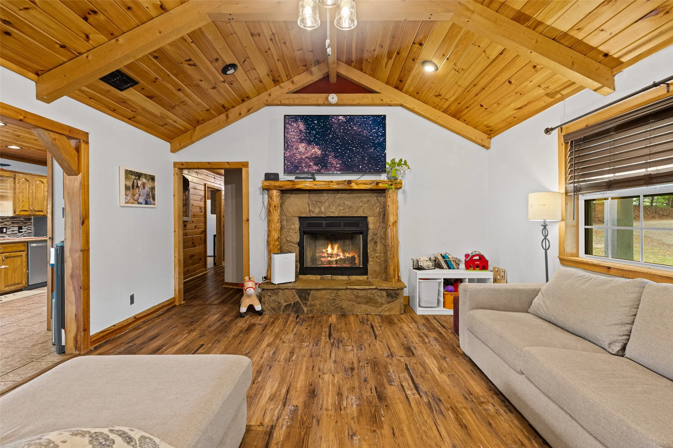 Single Family Residence For Sale in Upshur County , 113 Dearing Creek Rd, Gladewater, Texas 75647, 4 Bedroom, 2 Bathroom, 2 Garage spaces, 2,262 Sqft, built in 1996, Price $442,000, mls#21326907, Real Estate Agent in Gladewater, Homes For Sale in Upshur county, Homes For Sale in Gladewater, Realtor in Gladewater Texas, Real Estate Brokerage Independent Realty Texas, Luminita Cordes Realtor