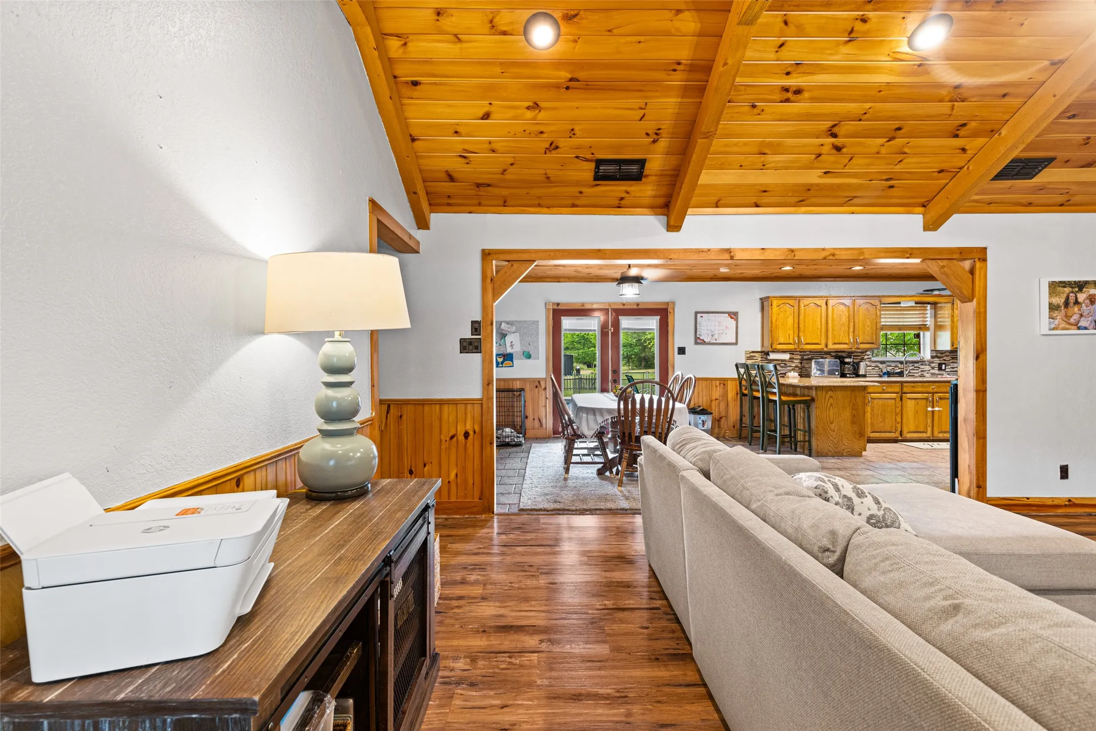Single Family Residence For Sale in Upshur County , 113 Dearing Creek Rd, Gladewater, Texas 75647, 4 Bedroom, 2 Bathroom, 2 Garage spaces, 2,262 Sqft, built in 1996, Price $442,000, mls#21326907, Real Estate Agent in Gladewater, Homes For Sale in Upshur county, Homes For Sale in Gladewater, Realtor in Gladewater Texas, Real Estate Brokerage Independent Realty Texas, Luminita Cordes Realtor