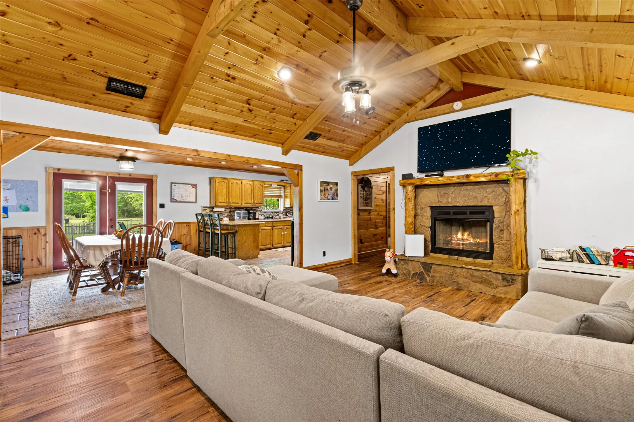 Single Family Residence For Sale in Upshur County , 113 Dearing Creek Rd, Gladewater, Texas 75647, 4 Bedroom, 2 Bathroom, 2 Garage spaces, 2,262 Sqft, built in 1996, Price $442,000, mls#21326907, Real Estate Agent in Gladewater, Homes For Sale in Upshur county, Homes For Sale in Gladewater, Realtor in Gladewater Texas, Real Estate Brokerage Independent Realty Texas, Luminita Cordes Realtor