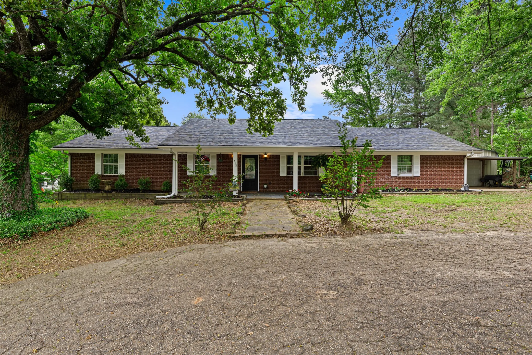 Single Family Residence For Sale in Upshur County , 113 Dearing Creek Rd, Gladewater, Texas 75647, 4 Bedroom, 2 Bathroom, 2 Garage spaces, 2,262 Sqft, built in 1996, Price $442,000, mls#21326907, Real Estate Agent in Gladewater, Homes For Sale in Upshur county, Homes For Sale in Gladewater, Realtor in Gladewater Texas, Real Estate Brokerage Independent Realty Texas, Luminita Cordes Realtor