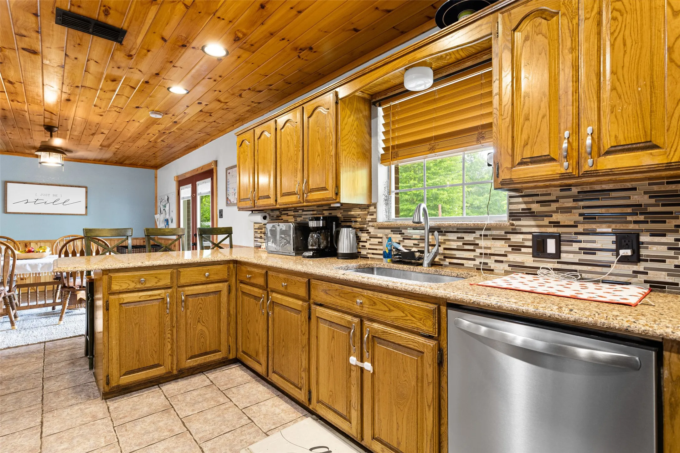 Single Family Residence For Sale in Upshur County , 113 Dearing Creek Rd, Gladewater, Texas 75647, 4 Bedroom, 2 Bathroom, 2 Garage spaces, 2,262 Sqft, built in 1996, Price $442,000, mls#21326907, Real Estate Agent in Gladewater, Homes For Sale in Upshur county, Homes For Sale in Gladewater, Realtor in Gladewater Texas, Real Estate Brokerage Independent Realty Texas, Luminita Cordes Realtor