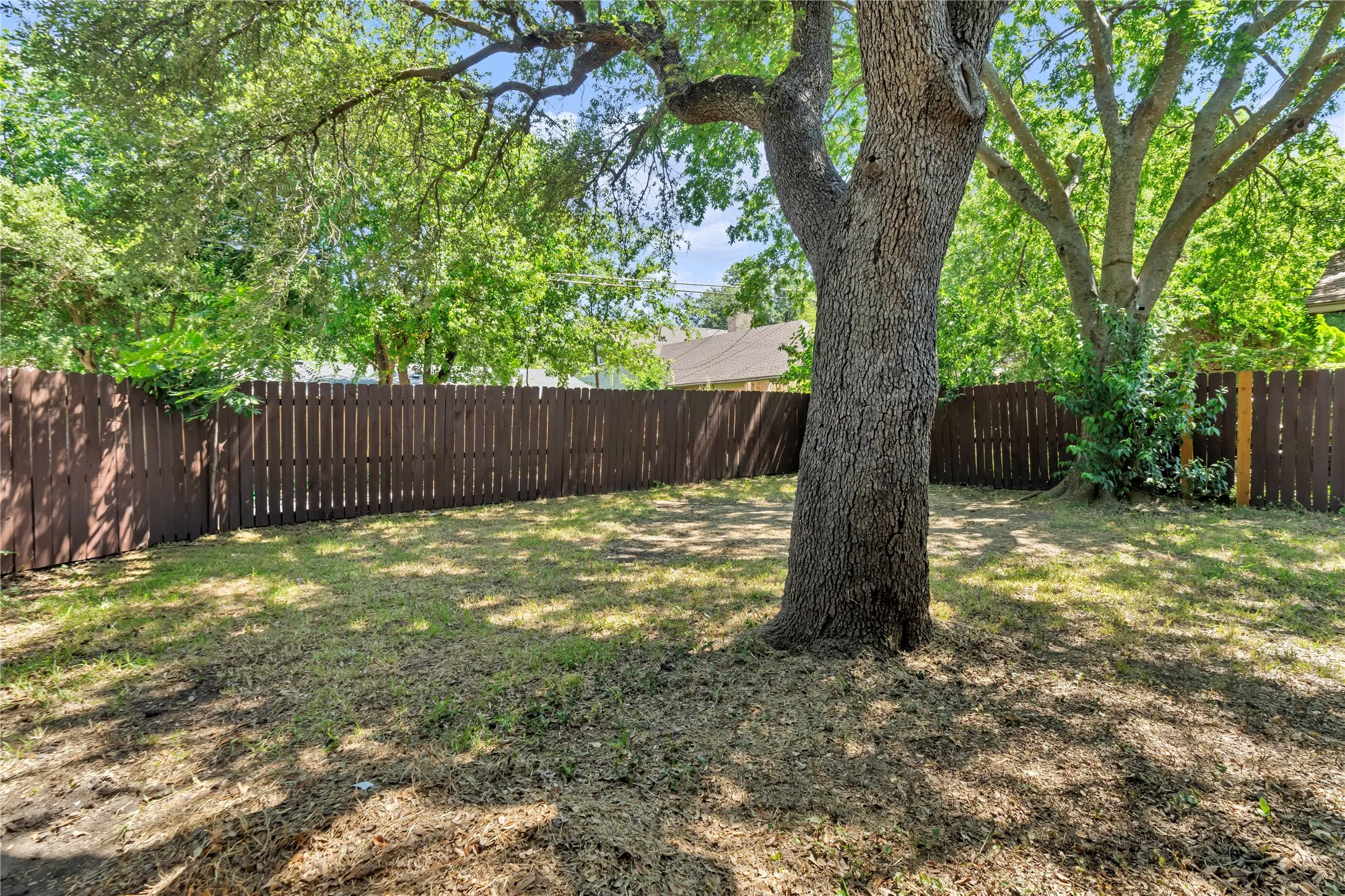 Single Family Residence For Sale in Dallas County , 801 Waynelee Drive, Lancaster, Texas 75146, 3 Bedroom, 2 Bathroom, 2 Garage spaces, 1,813 Sqft, built in 1977, mls#21327674, Real Estate Agent in Lancaster, Homes For Sale in Dallas county, Homes For Sale in Lancaster, Realtor in Lancaster Texas, Real Estate Brokerage Independent Realty Texas, Luminita Cordes Realtor