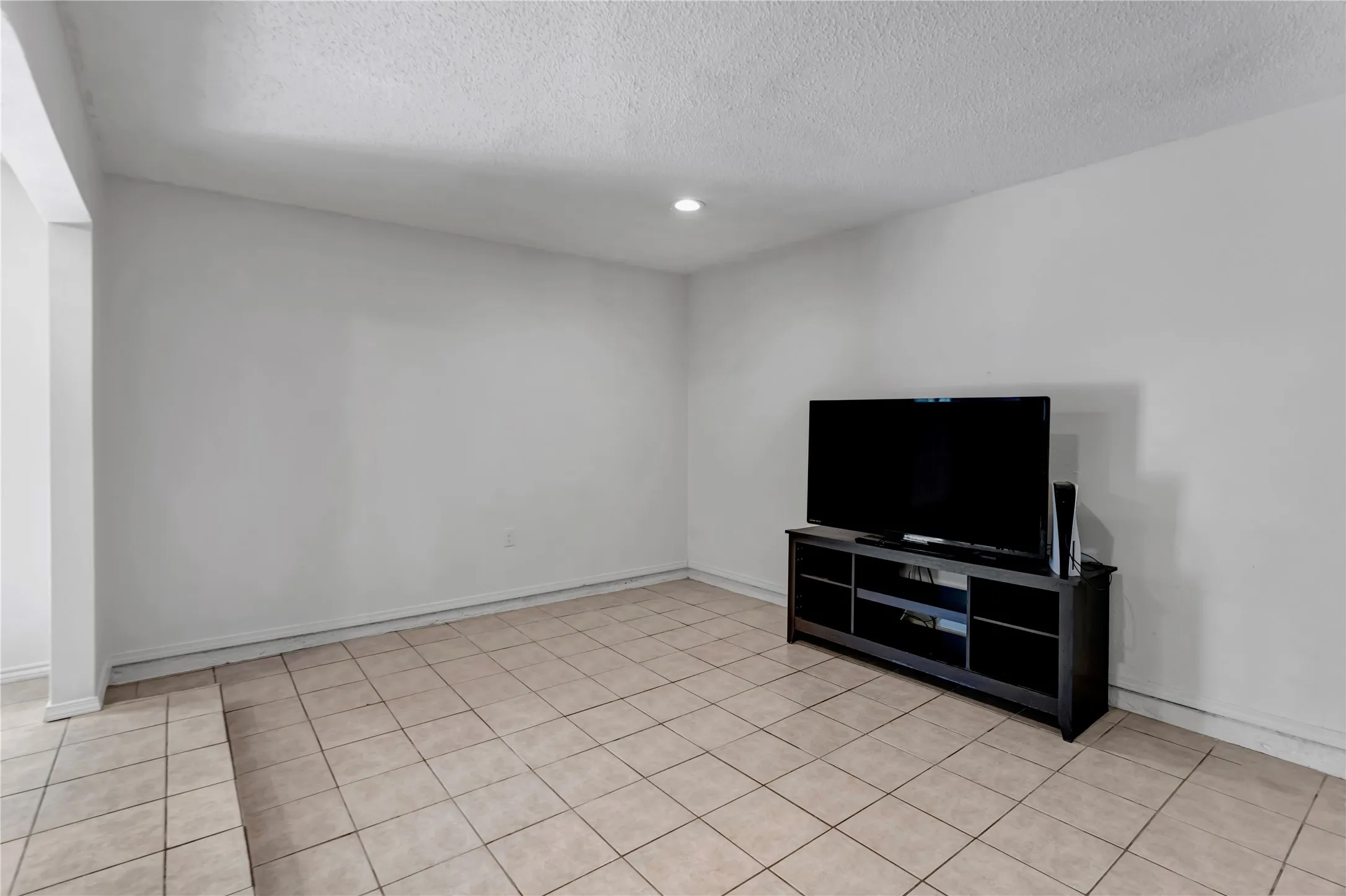 Single Family Residence For Sale in Dallas County , 801 Waynelee Drive, Lancaster, Texas 75146, 3 Bedroom, 2 Bathroom, 2 Garage spaces, 1,813 Sqft, built in 1977, mls#21327674, Real Estate Agent in Lancaster, Homes For Sale in Dallas county, Homes For Sale in Lancaster, Realtor in Lancaster Texas, Real Estate Brokerage Independent Realty Texas, Luminita Cordes Realtor