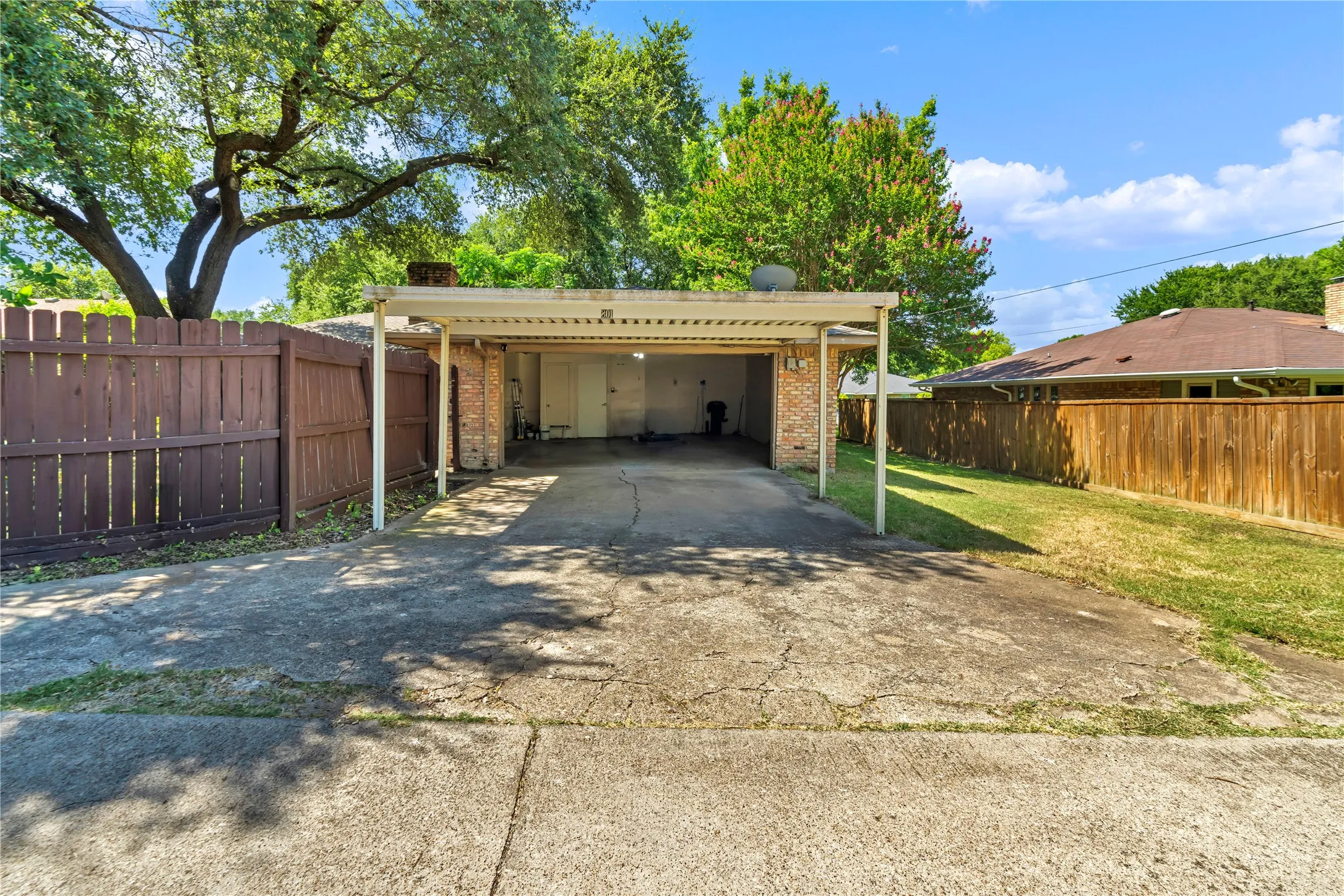 Single Family Residence For Sale in Dallas County , 801 Waynelee Drive, Lancaster, Texas 75146, 3 Bedroom, 2 Bathroom, 2 Garage spaces, 1,813 Sqft, built in 1977, mls#21327674, Real Estate Agent in Lancaster, Homes For Sale in Dallas county, Homes For Sale in Lancaster, Realtor in Lancaster Texas, Real Estate Brokerage Independent Realty Texas, Luminita Cordes Realtor
