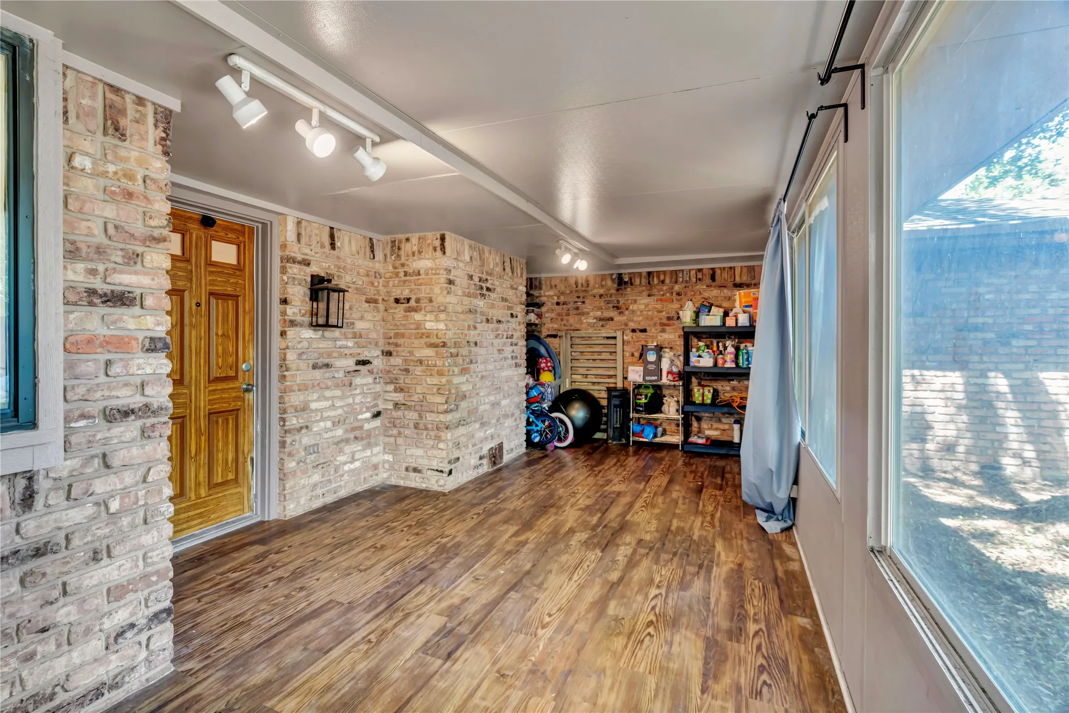 Single Family Residence For Sale in Dallas County , 801 Waynelee Drive, Lancaster, Texas 75146, 3 Bedroom, 2 Bathroom, 2 Garage spaces, 1,813 Sqft, built in 1977, mls#21327674, Real Estate Agent in Lancaster, Homes For Sale in Dallas county, Homes For Sale in Lancaster, Realtor in Lancaster Texas, Real Estate Brokerage Independent Realty Texas, Luminita Cordes Realtor