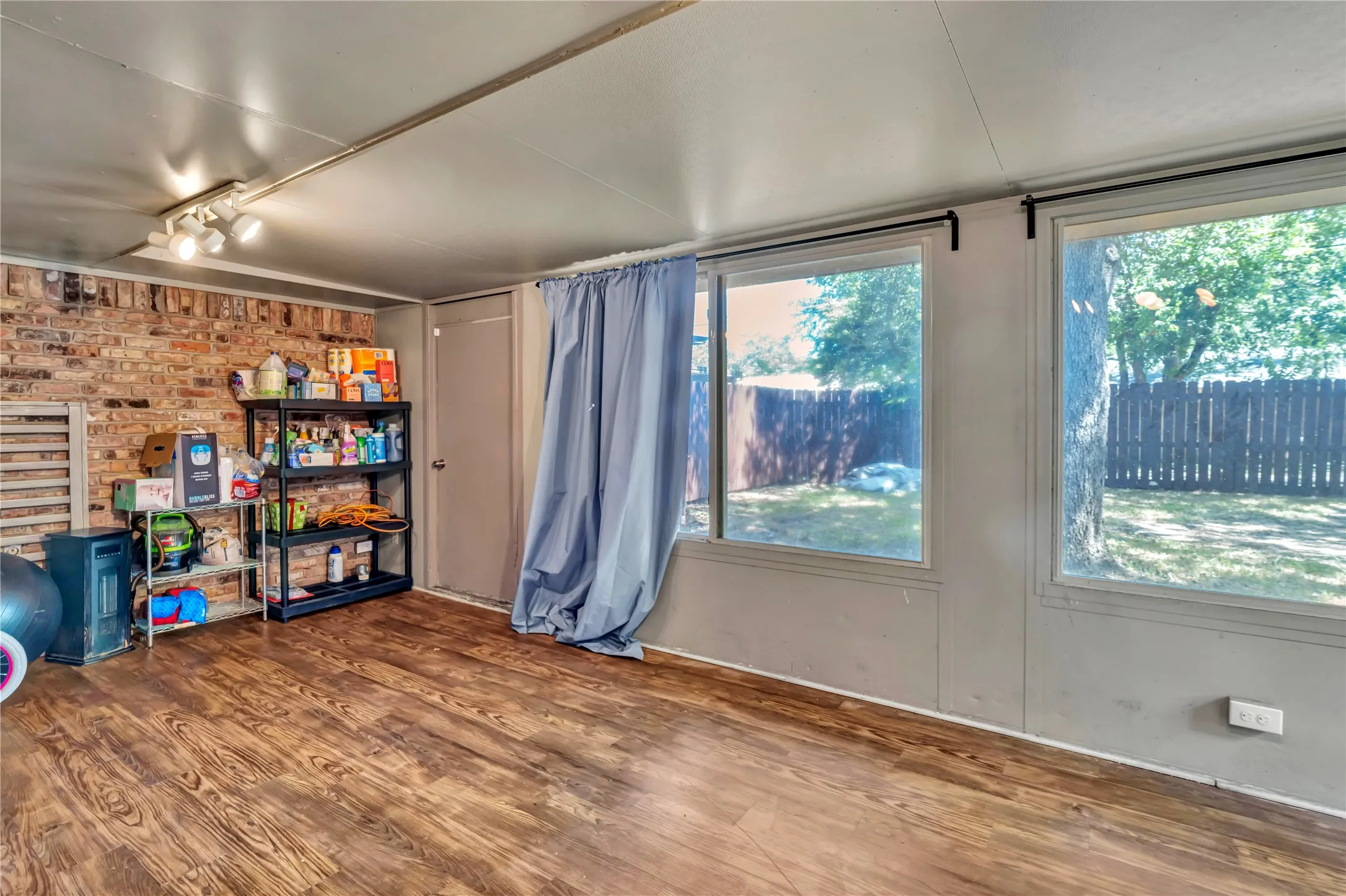 Single Family Residence For Sale in Dallas County , 801 Waynelee Drive, Lancaster, Texas 75146, 3 Bedroom, 2 Bathroom, 2 Garage spaces, 1,813 Sqft, built in 1977, mls#21327674, Real Estate Agent in Lancaster, Homes For Sale in Dallas county, Homes For Sale in Lancaster, Realtor in Lancaster Texas, Real Estate Brokerage Independent Realty Texas, Luminita Cordes Realtor