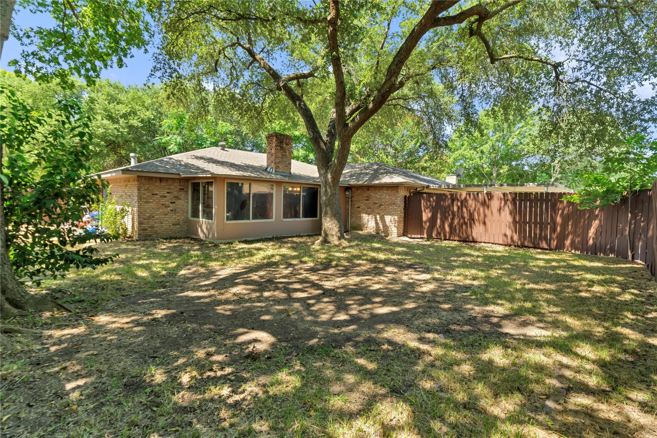 Single Family Residence For Sale in Dallas County , 801 Waynelee Drive, Lancaster, Texas 75146, 3 Bedroom, 2 Bathroom, 2 Garage spaces, 1,813 Sqft, built in 1977, mls#21327674, Real Estate Agent in Lancaster, Homes For Sale in Dallas county, Homes For Sale in Lancaster, Realtor in Lancaster Texas, Real Estate Brokerage Independent Realty Texas, Luminita Cordes Realtor