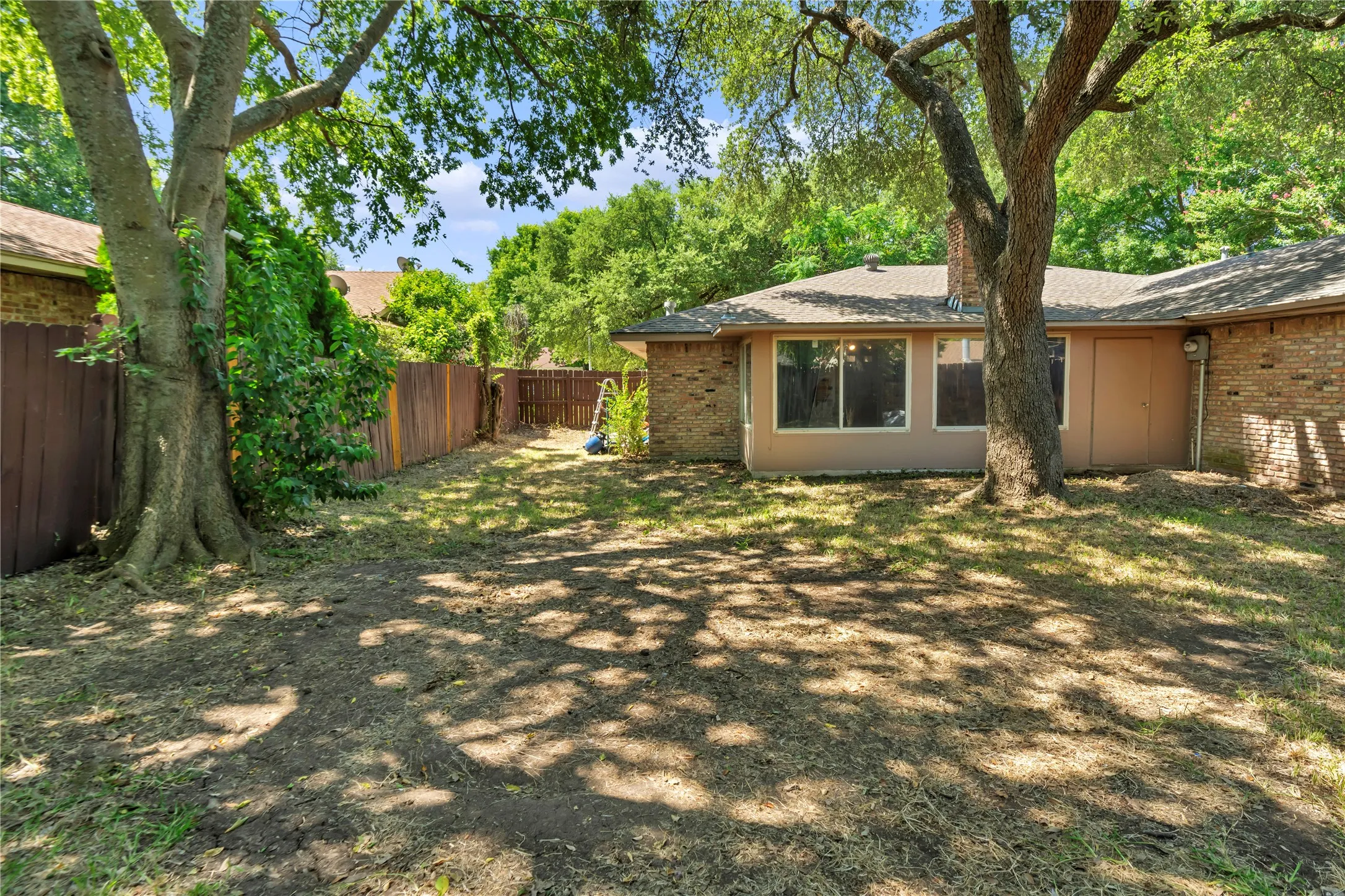 Single Family Residence For Sale in Dallas County , 801 Waynelee Drive, Lancaster, Texas 75146, 3 Bedroom, 2 Bathroom, 2 Garage spaces, 1,813 Sqft, built in 1977, mls#21327674, Real Estate Agent in Lancaster, Homes For Sale in Dallas county, Homes For Sale in Lancaster, Realtor in Lancaster Texas, Real Estate Brokerage Independent Realty Texas, Luminita Cordes Realtor