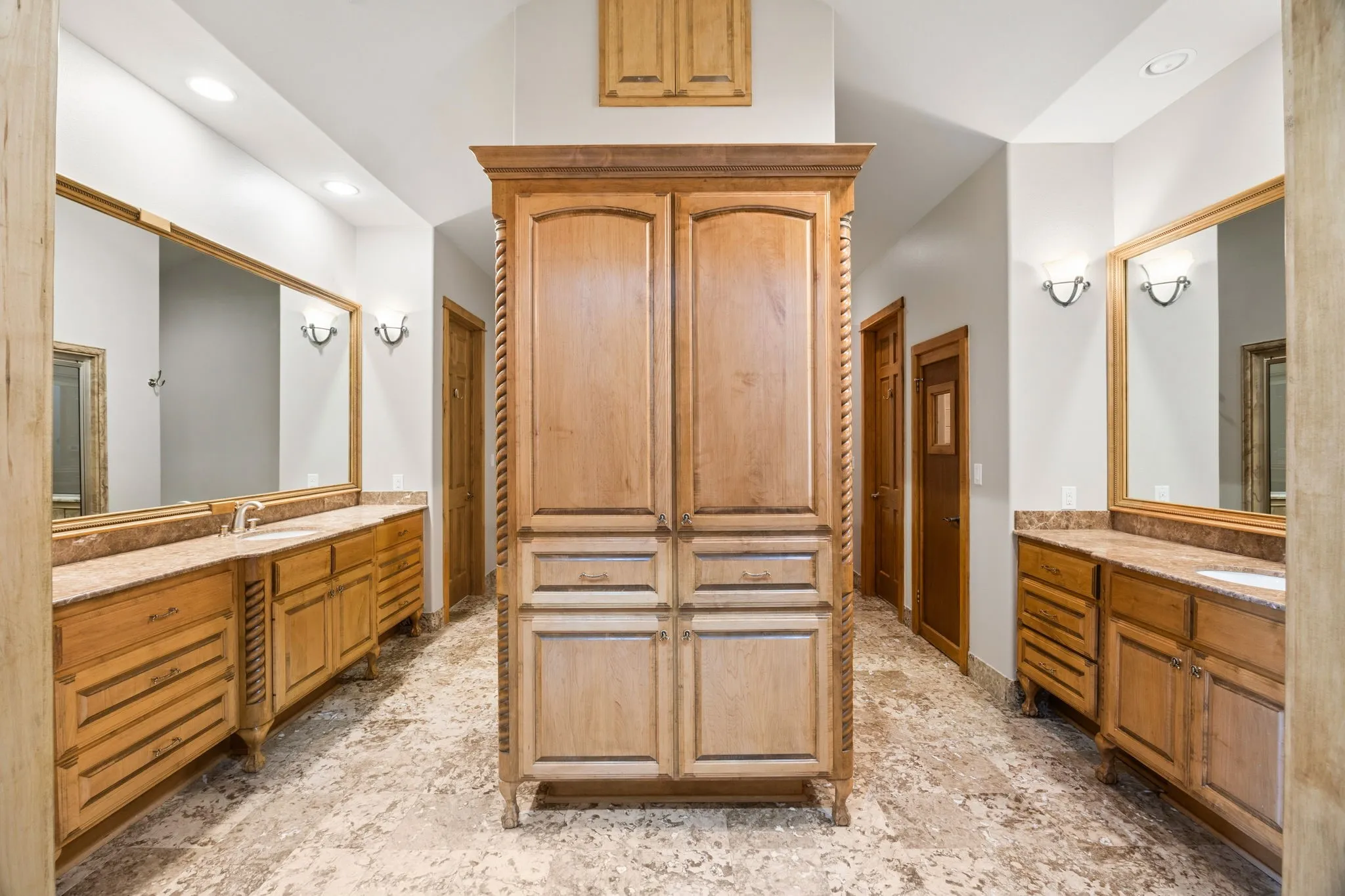 Single Family Residence For Sale in Grayson County , 362 Thompson Heights Drive, Denison, Texas 75020, 7 Bedrooms, 10 Bathrooms, 2 Garage spaces, 11,551 Sqft, built in 2003, Price $9,900,000, mls#21326263, Real Estate Agent in Denison, Homes For Sale in Grayson county, Homes For Sale in Denison, Realtor in Denison Texas, Real Estate Brokerage Independent Realty Texas, Luminita Cordes Realtor