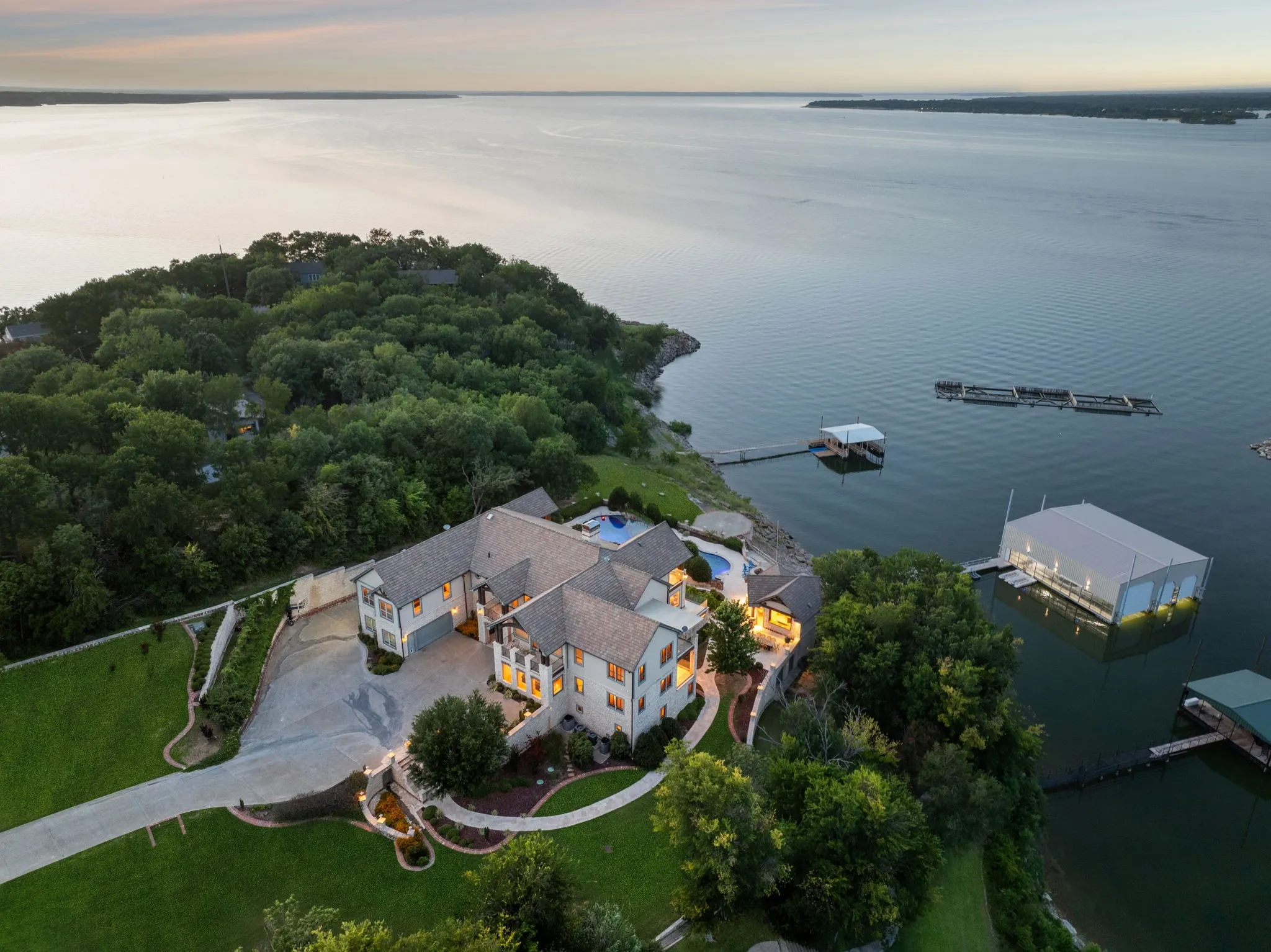 Single Family Residence For Sale in Grayson County , 362 Thompson Heights Drive, Denison, Texas 75020, 7 Bedrooms, 10 Bathrooms, 2 Garage spaces, 11,551 Sqft, built in 2003, Price $9,900,000, mls#21326263, Real Estate Agent in Denison, Homes For Sale in Grayson county, Homes For Sale in Denison, Realtor in Denison Texas, Real Estate Brokerage Independent Realty Texas, Luminita Cordes Realtor