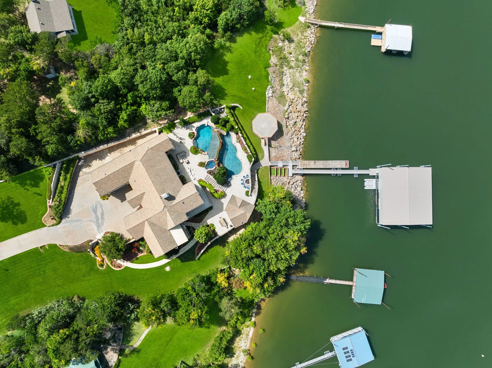 Single Family Residence For Sale in Grayson County , 362 Thompson Heights Drive, Denison, Texas 75020, 7 Bedrooms, 10 Bathrooms, 2 Garage spaces, 11,551 Sqft, built in 2003, Price $9,900,000, mls#21326263, Real Estate Agent in Denison, Homes For Sale in Grayson county, Homes For Sale in Denison, Realtor in Denison Texas, Real Estate Brokerage Independent Realty Texas, Luminita Cordes Realtor