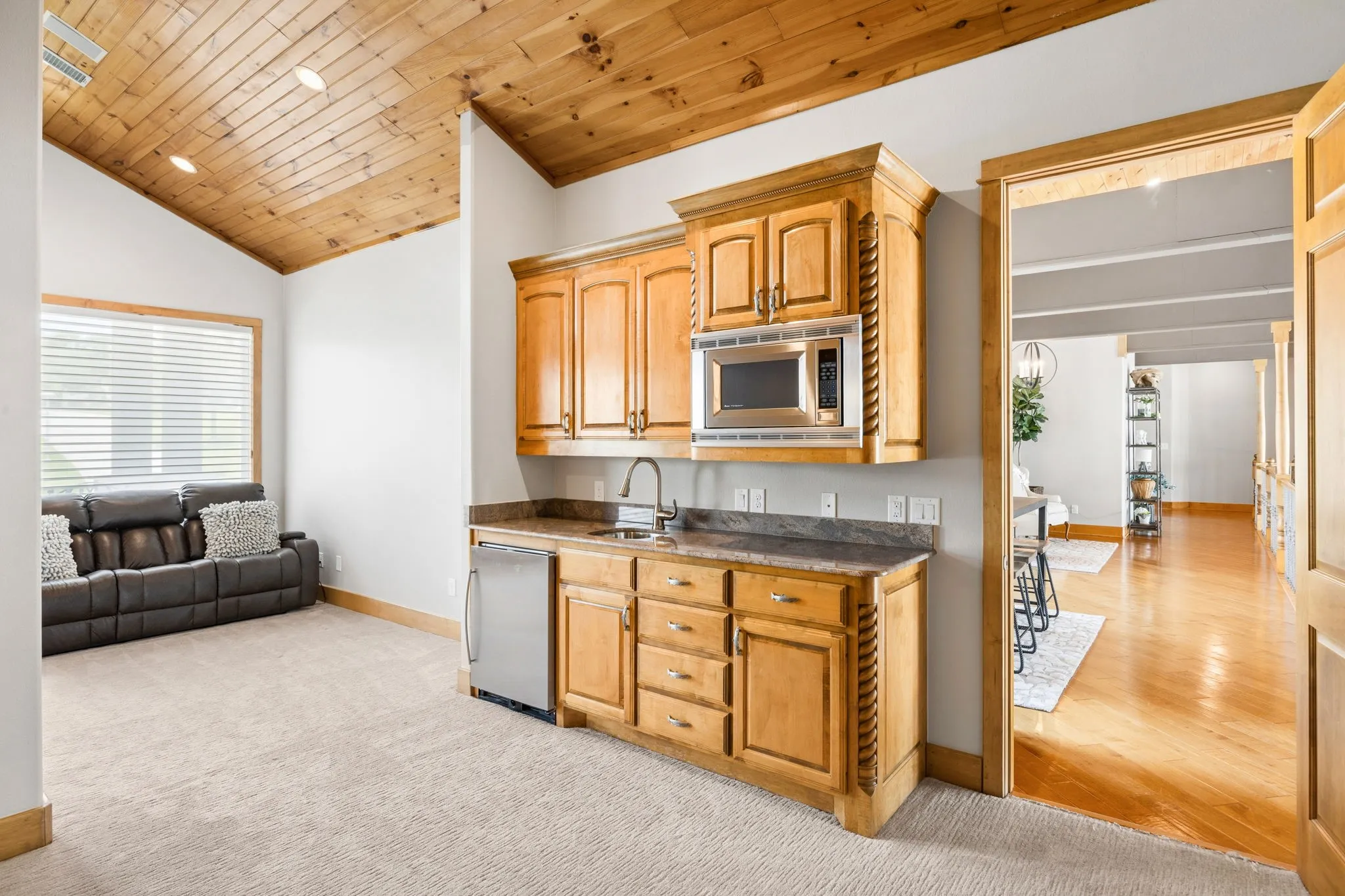 Single Family Residence For Sale in Grayson County , 362 Thompson Heights Drive, Denison, Texas 75020, 7 Bedrooms, 10 Bathrooms, 2 Garage spaces, 11,551 Sqft, built in 2003, Price $9,900,000, mls#21326263, Real Estate Agent in Denison, Homes For Sale in Grayson county, Homes For Sale in Denison, Realtor in Denison Texas, Real Estate Brokerage Independent Realty Texas, Luminita Cordes Realtor