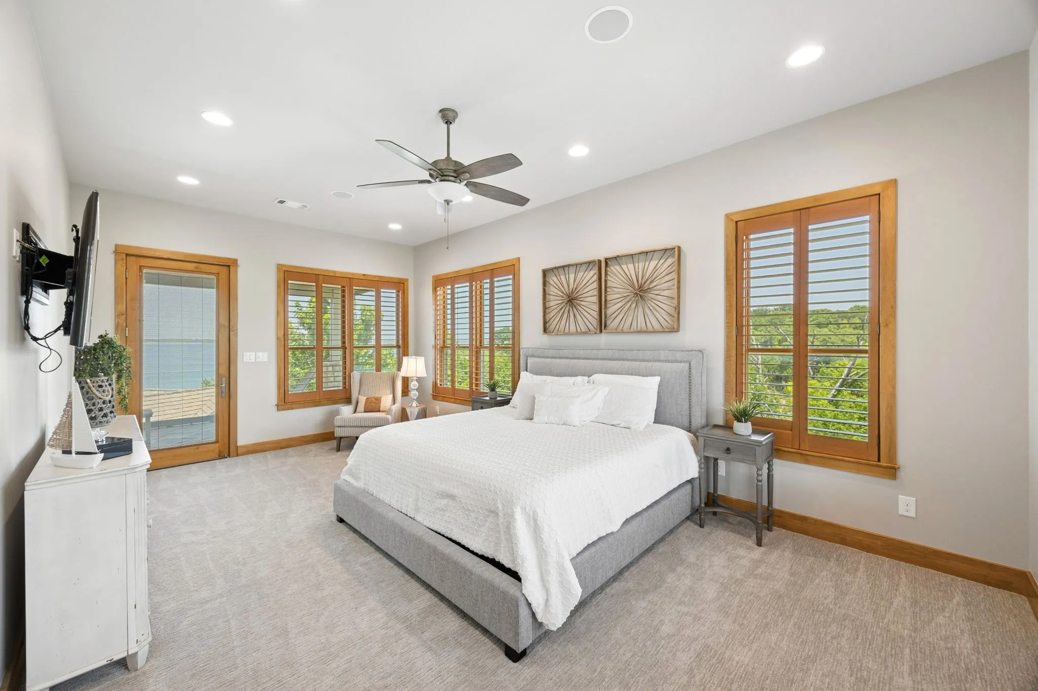 Single Family Residence For Sale in Grayson County , 362 Thompson Heights Drive, Denison, Texas 75020, 7 Bedrooms, 10 Bathrooms, 2 Garage spaces, 11,551 Sqft, built in 2003, Price $9,900,000, mls#21326263, Real Estate Agent in Denison, Homes For Sale in Grayson county, Homes For Sale in Denison, Realtor in Denison Texas, Real Estate Brokerage Independent Realty Texas, Luminita Cordes Realtor