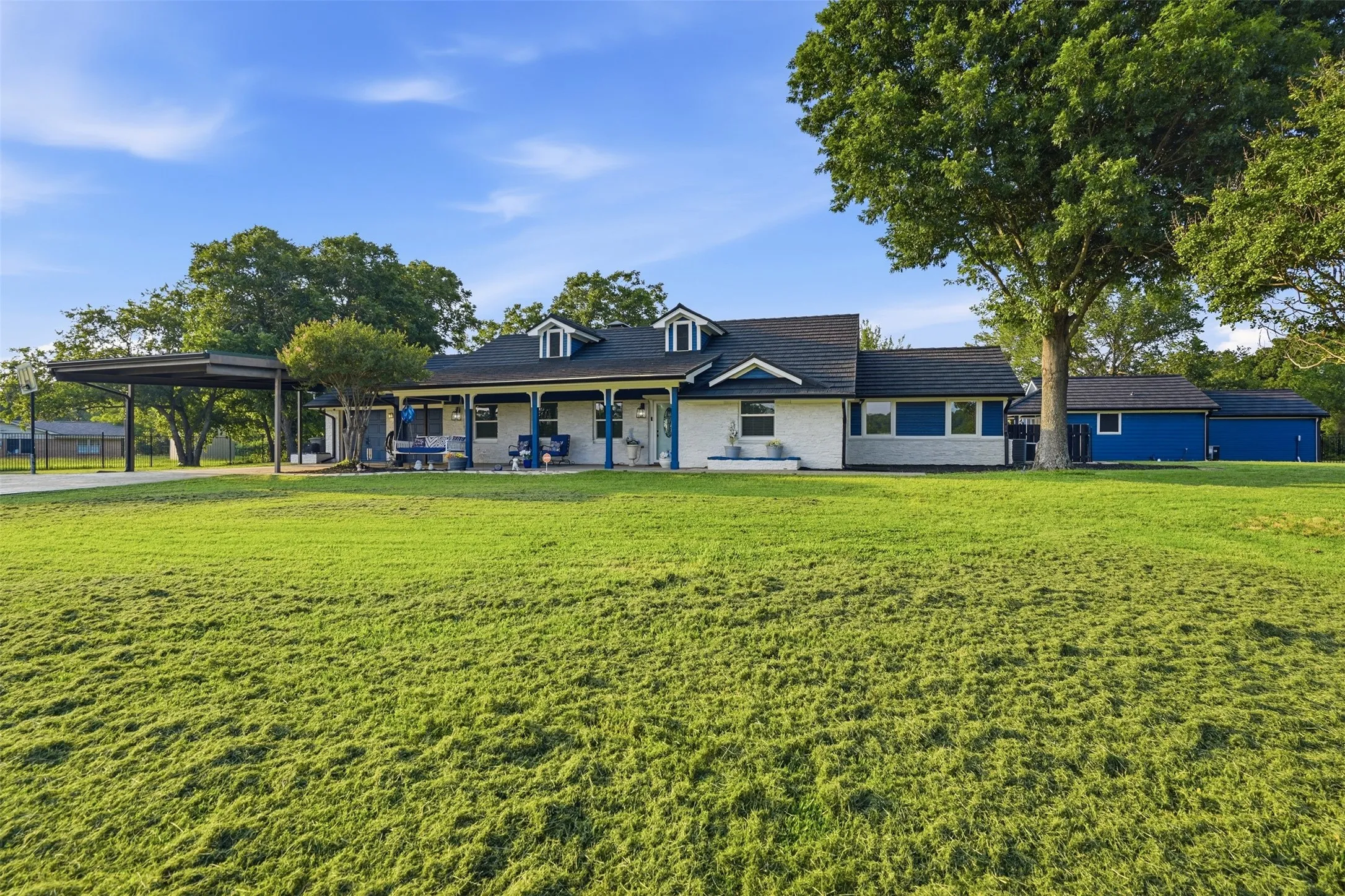 Single Family Residence For Sale in Johnson County , 1985 E Renfro Street, Burleson, Texas 76028, 4 Bedroom, 3 Bathroom, 2 Garage spaces, 4,582 Sqft, built in 1979, mls#21326618, Real Estate Agent in Burleson, Homes For Sale in Johnson county, Homes For Sale in Burleson, Realtor in Burleson Texas, Real Estate Brokerage Independent Realty Texas, Luminita Cordes Realtor