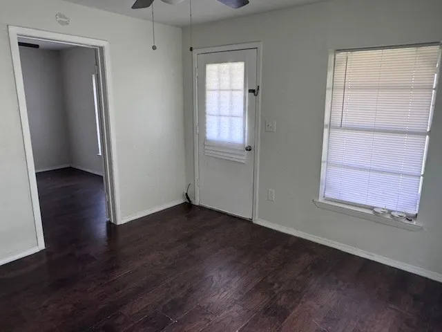 Single Family Residence For Rent in Lamar County , 354 28th Street NE, Paris, Texas 75460, 2 Bedroom, 1 Bathroom, 2 Garage spaces, 780 Sqft, built in 1960, mls#21327696, Real Estate Agent in Paris, Homes For Rent in Lamar county, Homes For Rent in Paris, Realtor in Paris Texas, Real Estate Brokerage Independent Realty Texas, Luminita Cordes Realtor