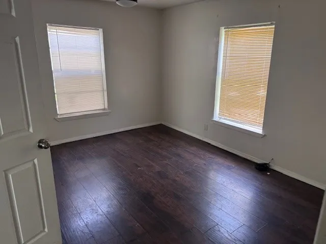Single Family Residence For Rent in Lamar County , 354 28th Street NE, Paris, Texas 75460, 2 Bedroom, 1 Bathroom, 2 Garage spaces, 780 Sqft, built in 1960, mls#21327696, Real Estate Agent in Paris, Homes For Rent in Lamar county, Homes For Rent in Paris, Realtor in Paris Texas, Real Estate Brokerage Independent Realty Texas, Luminita Cordes Realtor