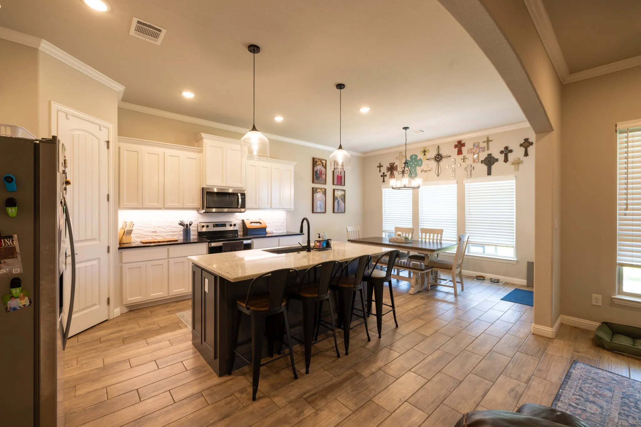 Single Family Residence For Sale in Hood County , 3006 Promenade Drive, Granbury, Texas 76049, 4 Bedroom, 2 Bathroom, 2 Garage spaces, 2,024 Sqft, built in 2022, mls#21327657, Real Estate Agent in Granbury, Homes For Sale in Hood county, Homes For Sale in Granbury, Realtor in Granbury Texas, Real Estate Brokerage Independent Realty Texas, Luminita Cordes Realtor