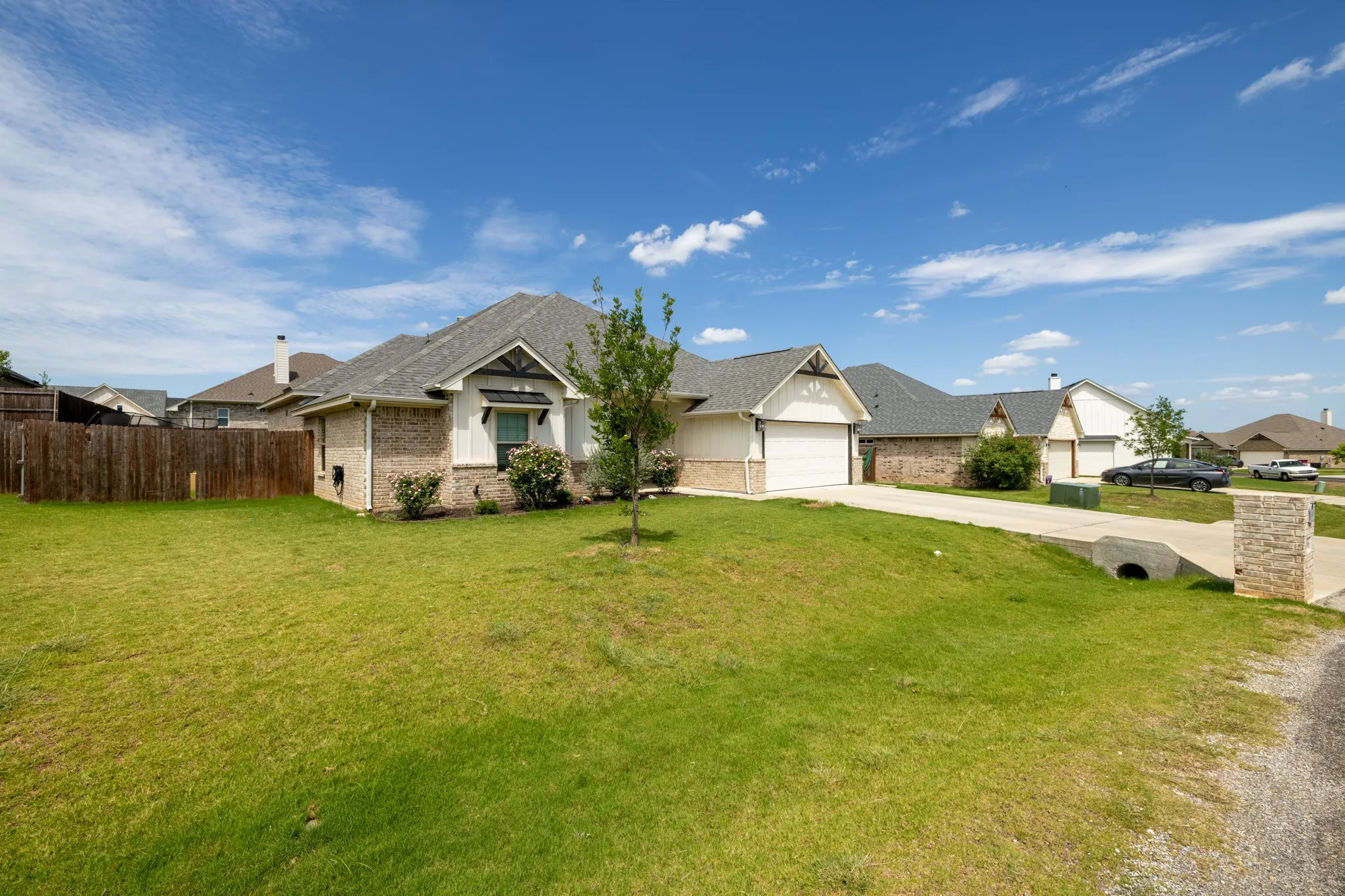 Single Family Residence For Sale in Hood County , 3006 Promenade Drive, Granbury, Texas 76049, 4 Bedroom, 2 Bathroom, 2 Garage spaces, 2,024 Sqft, built in 2022, mls#21327657, Real Estate Agent in Granbury, Homes For Sale in Hood county, Homes For Sale in Granbury, Realtor in Granbury Texas, Real Estate Brokerage Independent Realty Texas, Luminita Cordes Realtor