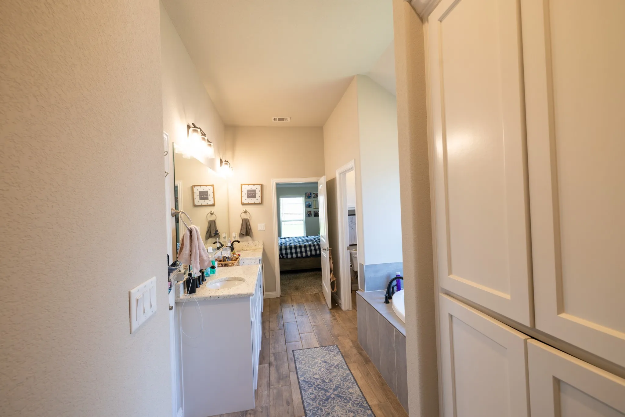 Single Family Residence For Sale in Hood County , 3006 Promenade Drive, Granbury, Texas 76049, 4 Bedroom, 2 Bathroom, 2 Garage spaces, 2,024 Sqft, built in 2022, mls#21327657, Real Estate Agent in Granbury, Homes For Sale in Hood county, Homes For Sale in Granbury, Realtor in Granbury Texas, Real Estate Brokerage Independent Realty Texas, Luminita Cordes Realtor