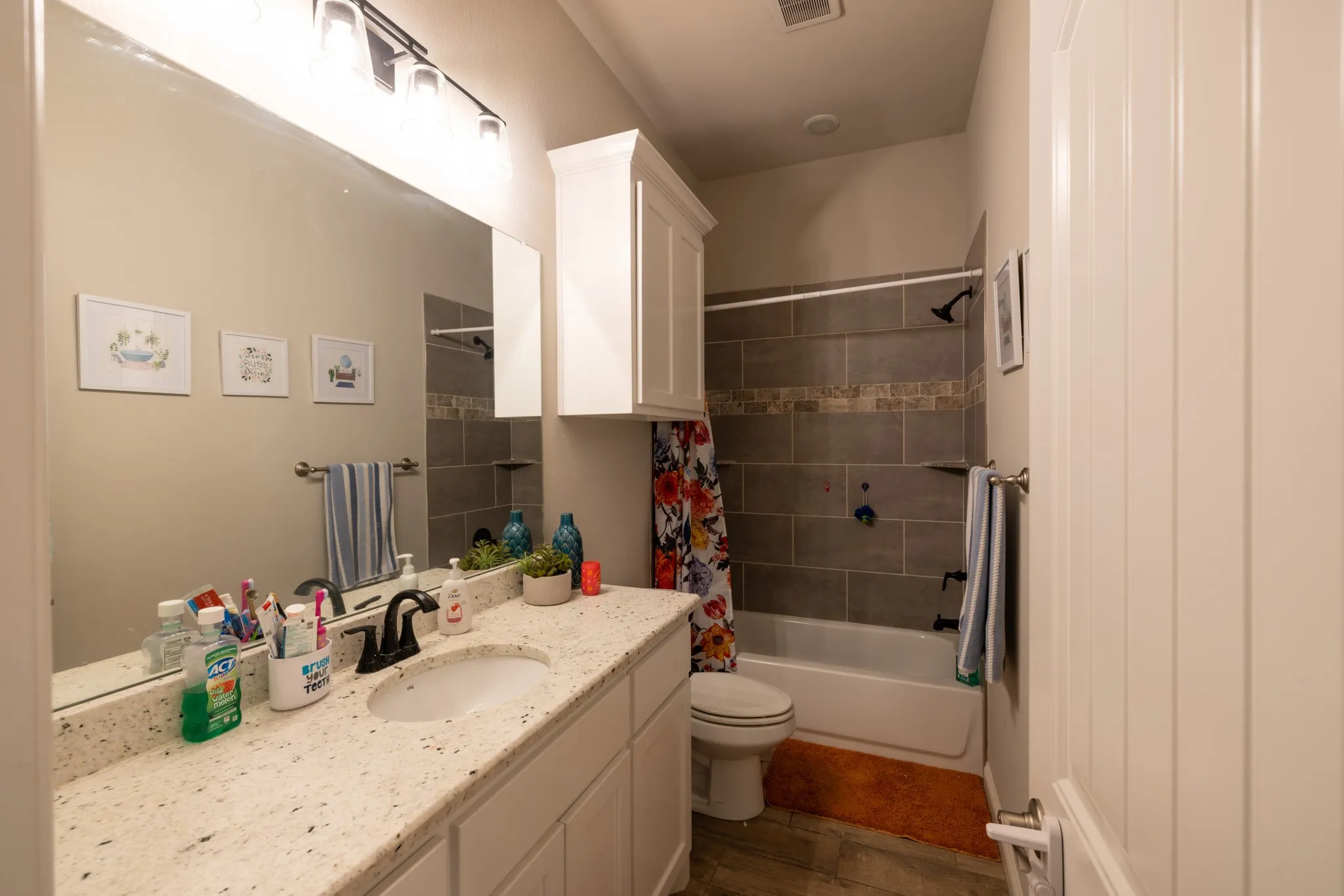 Single Family Residence For Sale in Hood County , 3006 Promenade Drive, Granbury, Texas 76049, 4 Bedroom, 2 Bathroom, 2 Garage spaces, 2,024 Sqft, built in 2022, mls#21327657, Real Estate Agent in Granbury, Homes For Sale in Hood county, Homes For Sale in Granbury, Realtor in Granbury Texas, Real Estate Brokerage Independent Realty Texas, Luminita Cordes Realtor