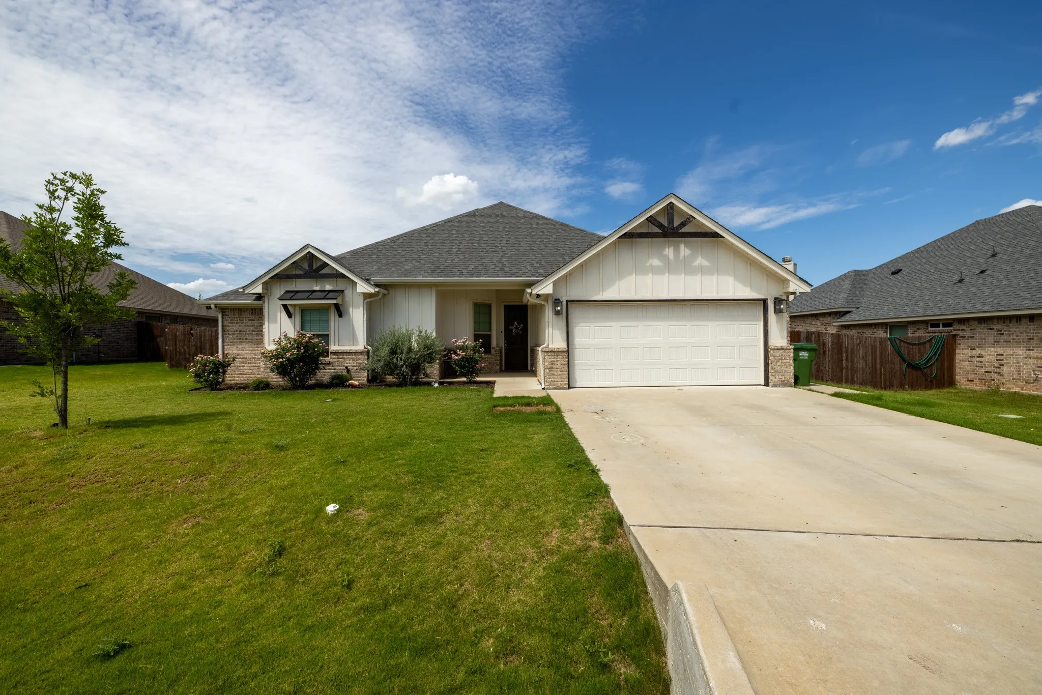 Single Family Residence For Sale in Hood County , 3006 Promenade Drive, Granbury, Texas 76049, 4 Bedroom, 2 Bathroom, 2 Garage spaces, 2,024 Sqft, built in 2022, mls#21327657, Real Estate Agent in Granbury, Homes For Sale in Hood county, Homes For Sale in Granbury, Realtor in Granbury Texas, Real Estate Brokerage Independent Realty Texas, Luminita Cordes Realtor