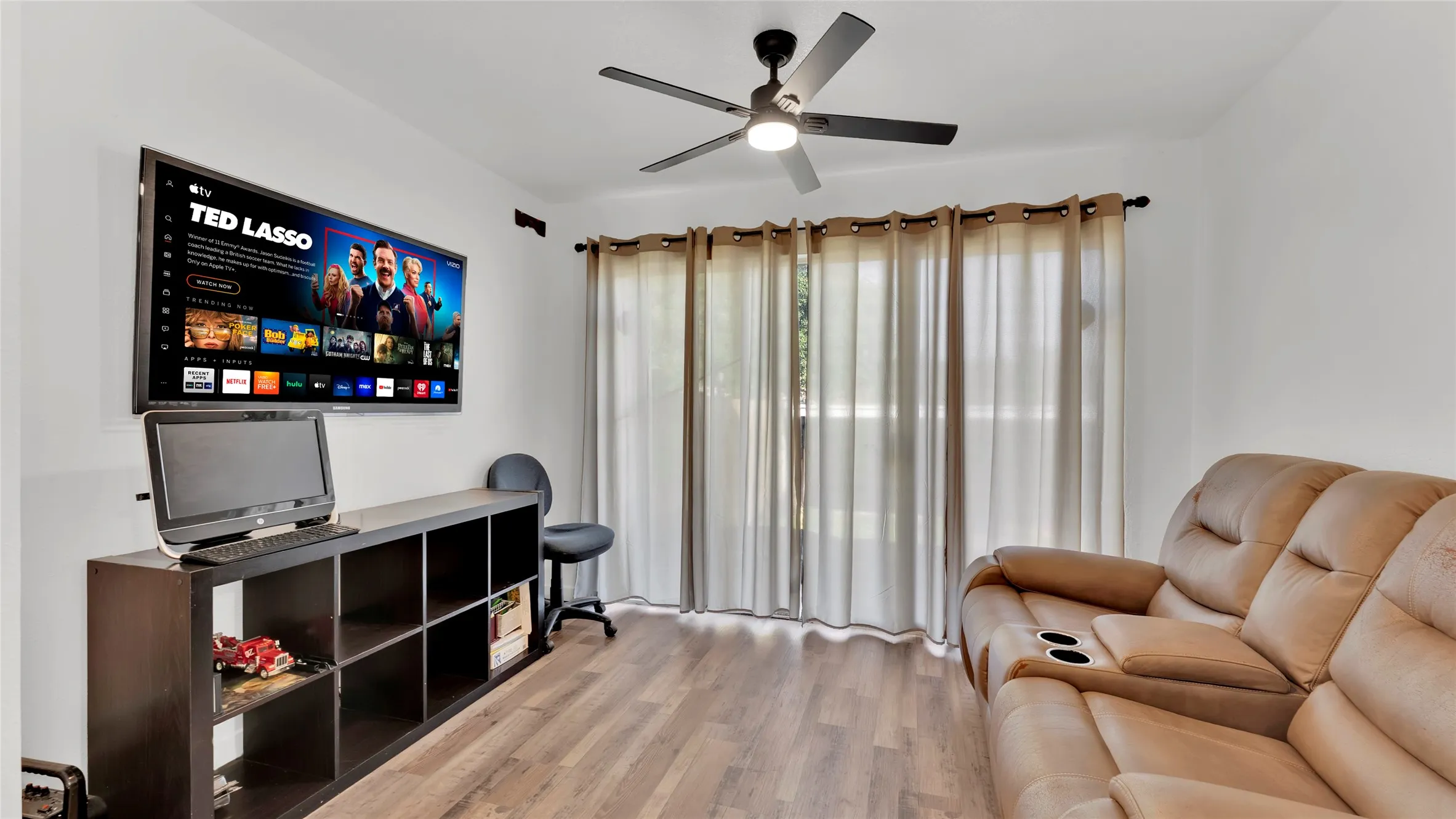 Townhouse For Sale in Dallas County , 341 Arborview Drive, Garland, Texas 75043, 3 Bedroom, 3 Bathroom, 2 Garage spaces, 1,418 Sqft, built in 1973, mls#21327537, Real Estate Agent in Garland, Homes For Sale in Dallas county, Homes For Sale in Garland, Realtor in Garland Texas, Real Estate Brokerage Independent Realty Texas, Luminita Cordes Realtor