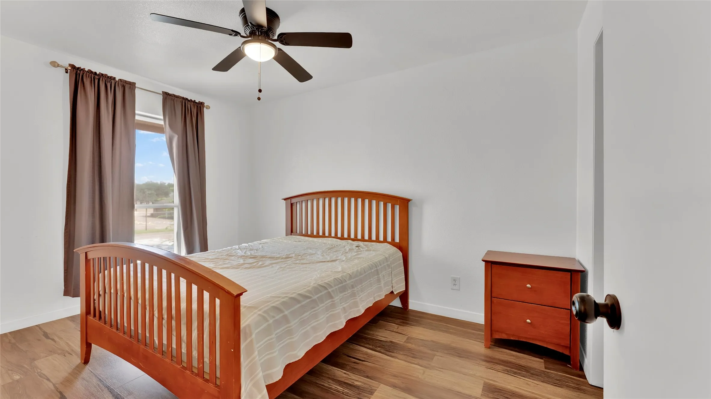 Townhouse For Sale in Dallas County , 341 Arborview Drive, Garland, Texas 75043, 3 Bedroom, 3 Bathroom, 2 Garage spaces, 1,418 Sqft, built in 1973, mls#21327537, Real Estate Agent in Garland, Homes For Sale in Dallas county, Homes For Sale in Garland, Realtor in Garland Texas, Real Estate Brokerage Independent Realty Texas, Luminita Cordes Realtor
