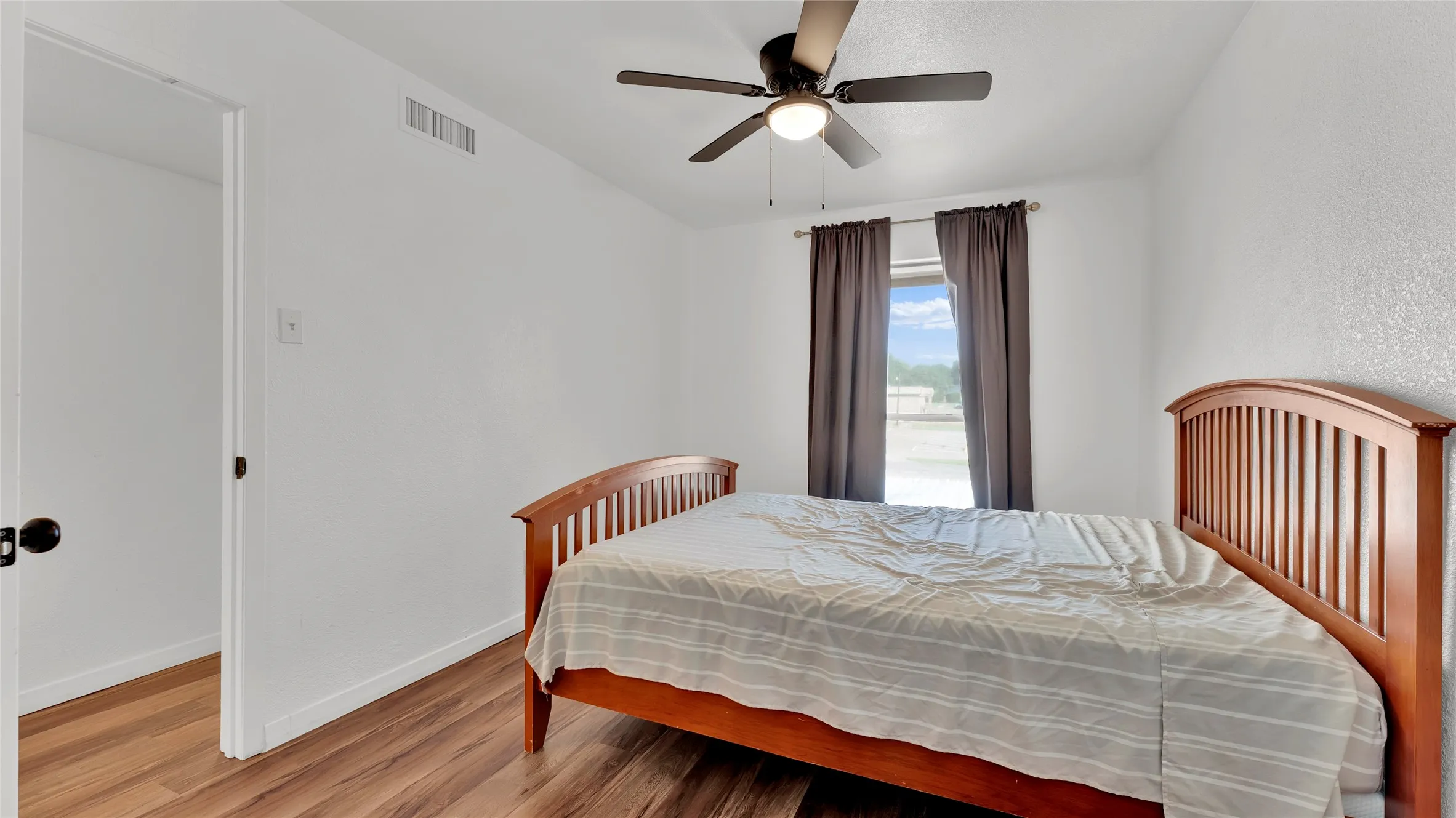 Townhouse For Sale in Dallas County , 341 Arborview Drive, Garland, Texas 75043, 3 Bedroom, 3 Bathroom, 2 Garage spaces, 1,418 Sqft, built in 1973, mls#21327537, Real Estate Agent in Garland, Homes For Sale in Dallas county, Homes For Sale in Garland, Realtor in Garland Texas, Real Estate Brokerage Independent Realty Texas, Luminita Cordes Realtor