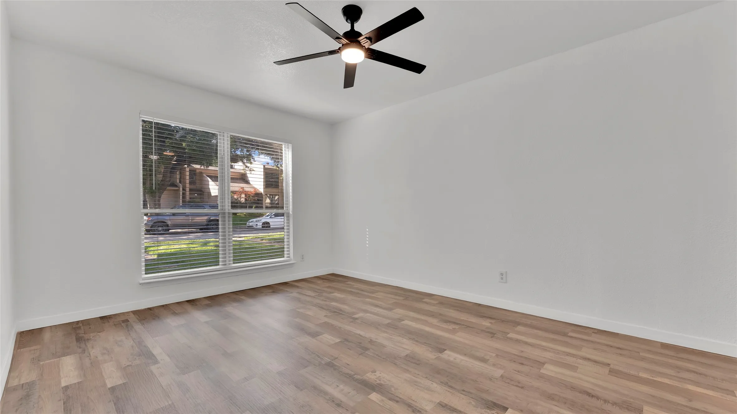 Townhouse For Sale in Dallas County , 341 Arborview Drive, Garland, Texas 75043, 3 Bedroom, 3 Bathroom, 2 Garage spaces, 1,418 Sqft, built in 1973, mls#21327537, Real Estate Agent in Garland, Homes For Sale in Dallas county, Homes For Sale in Garland, Realtor in Garland Texas, Real Estate Brokerage Independent Realty Texas, Luminita Cordes Realtor