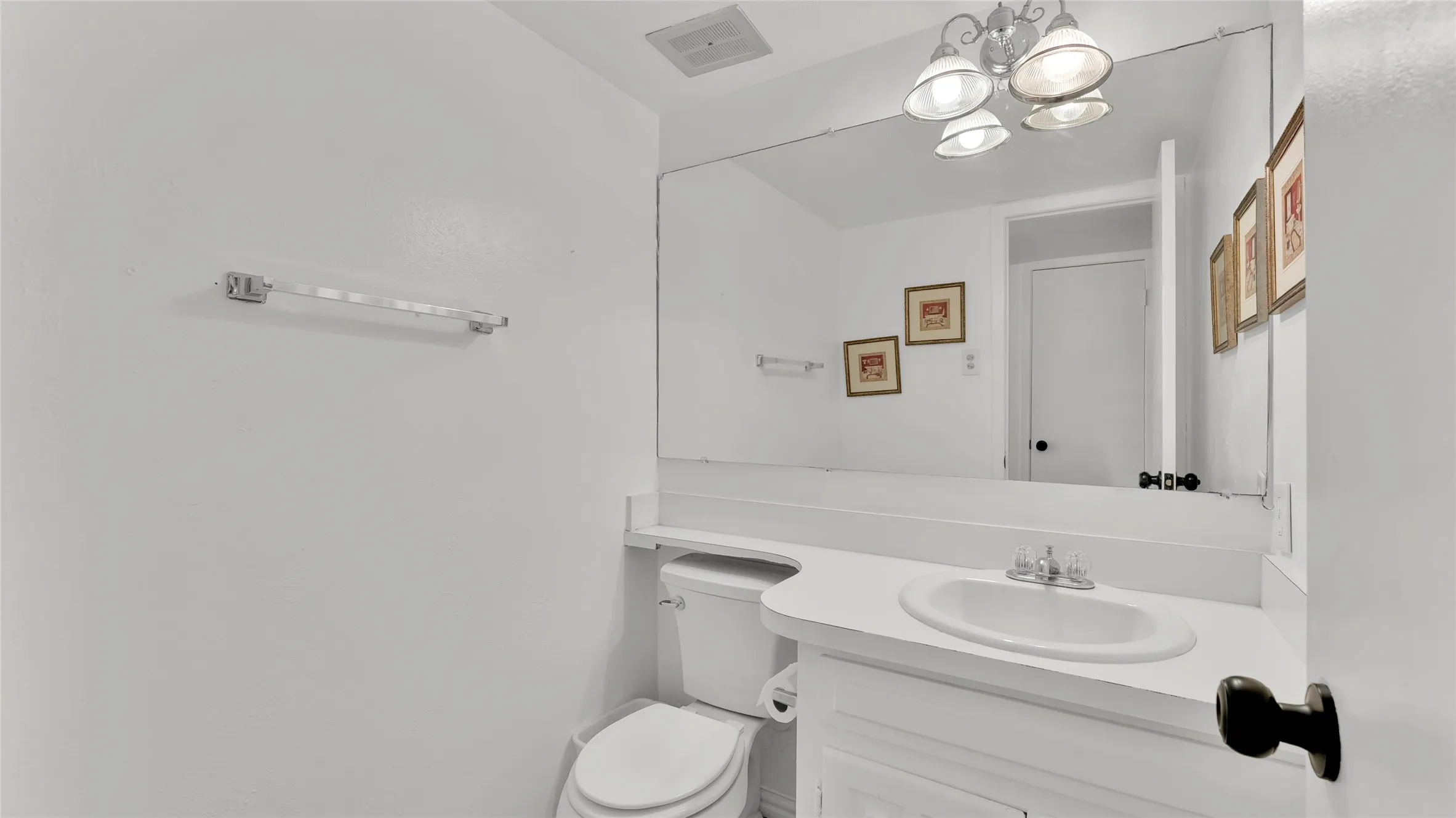 Townhouse For Sale in Dallas County , 341 Arborview Drive, Garland, Texas 75043, 3 Bedroom, 3 Bathroom, 2 Garage spaces, 1,418 Sqft, built in 1973, mls#21327537, Real Estate Agent in Garland, Homes For Sale in Dallas county, Homes For Sale in Garland, Realtor in Garland Texas, Real Estate Brokerage Independent Realty Texas, Luminita Cordes Realtor