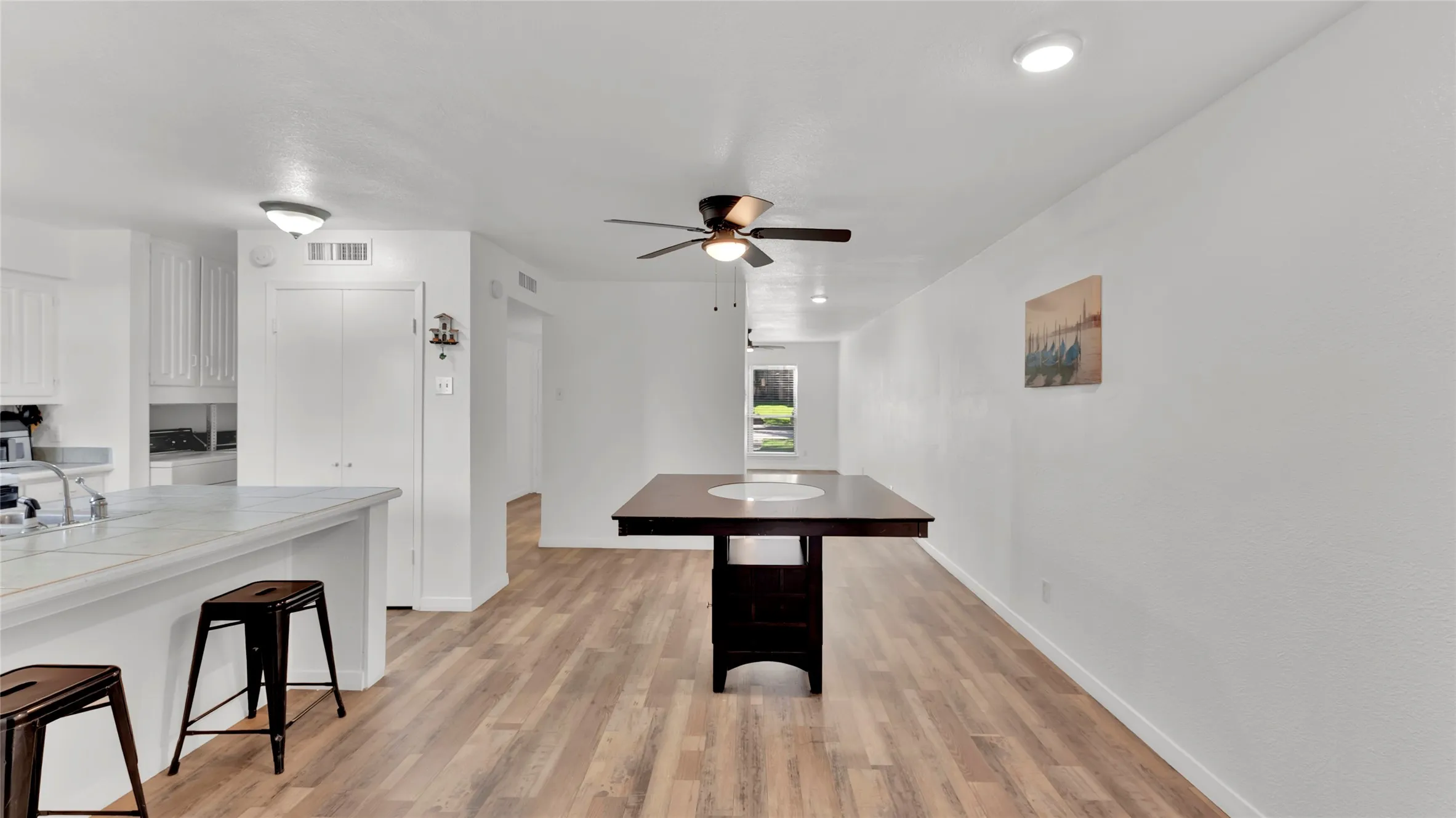 Townhouse For Sale in Dallas County , 341 Arborview Drive, Garland, Texas 75043, 3 Bedroom, 3 Bathroom, 2 Garage spaces, 1,418 Sqft, built in 1973, mls#21327537, Real Estate Agent in Garland, Homes For Sale in Dallas county, Homes For Sale in Garland, Realtor in Garland Texas, Real Estate Brokerage Independent Realty Texas, Luminita Cordes Realtor