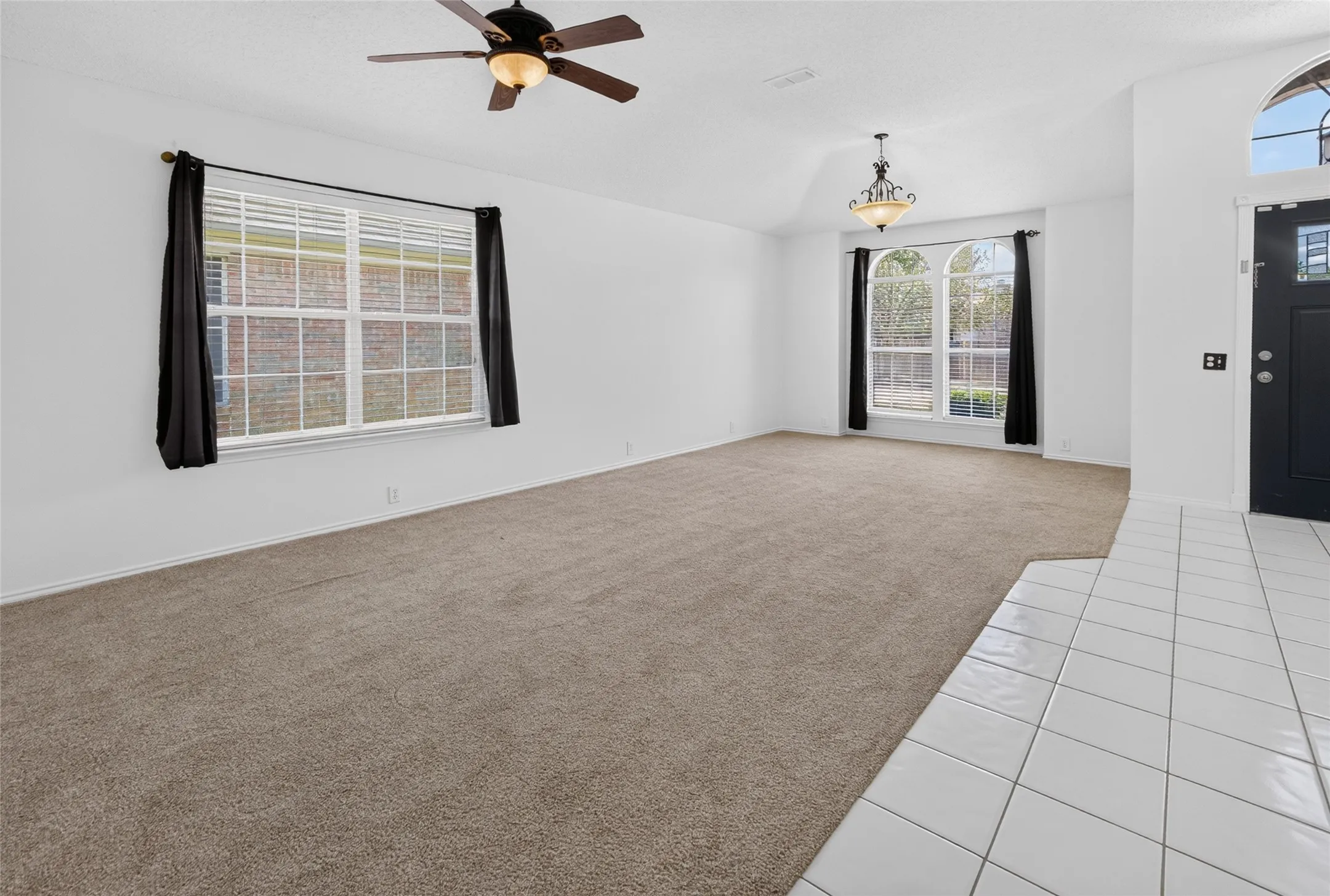 Single Family Residence For Sale in Tarrant County , 1025 Highland Station Drive, Saginaw, Texas 76131, 3 Bedroom, 2 Bathroom, 2 Garage spaces, 1,865 Sqft, built in 1995, mls#21326372, Real Estate Agent in Saginaw, Homes For Sale in Tarrant county, Homes For Sale in Saginaw, Realtor in Saginaw Texas, Real Estate Brokerage Independent Realty Texas, Luminita Cordes Realtor