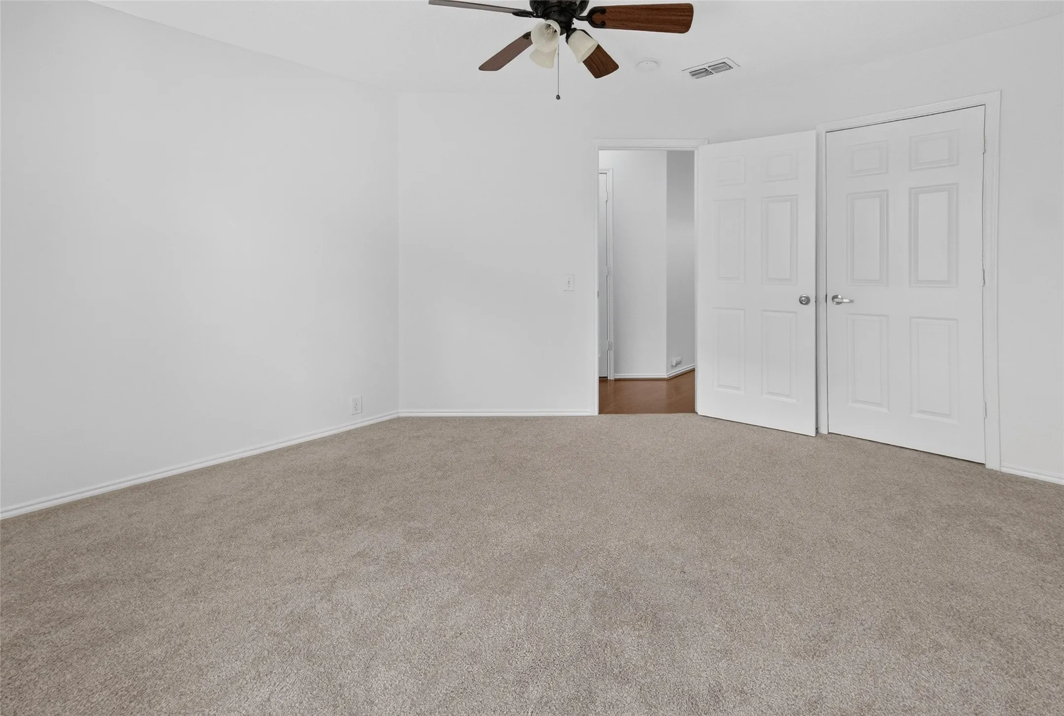 Single Family Residence For Sale in Tarrant County , 1025 Highland Station Drive, Saginaw, Texas 76131, 3 Bedroom, 2 Bathroom, 2 Garage spaces, 1,865 Sqft, built in 1995, mls#21326372, Real Estate Agent in Saginaw, Homes For Sale in Tarrant county, Homes For Sale in Saginaw, Realtor in Saginaw Texas, Real Estate Brokerage Independent Realty Texas, Luminita Cordes Realtor