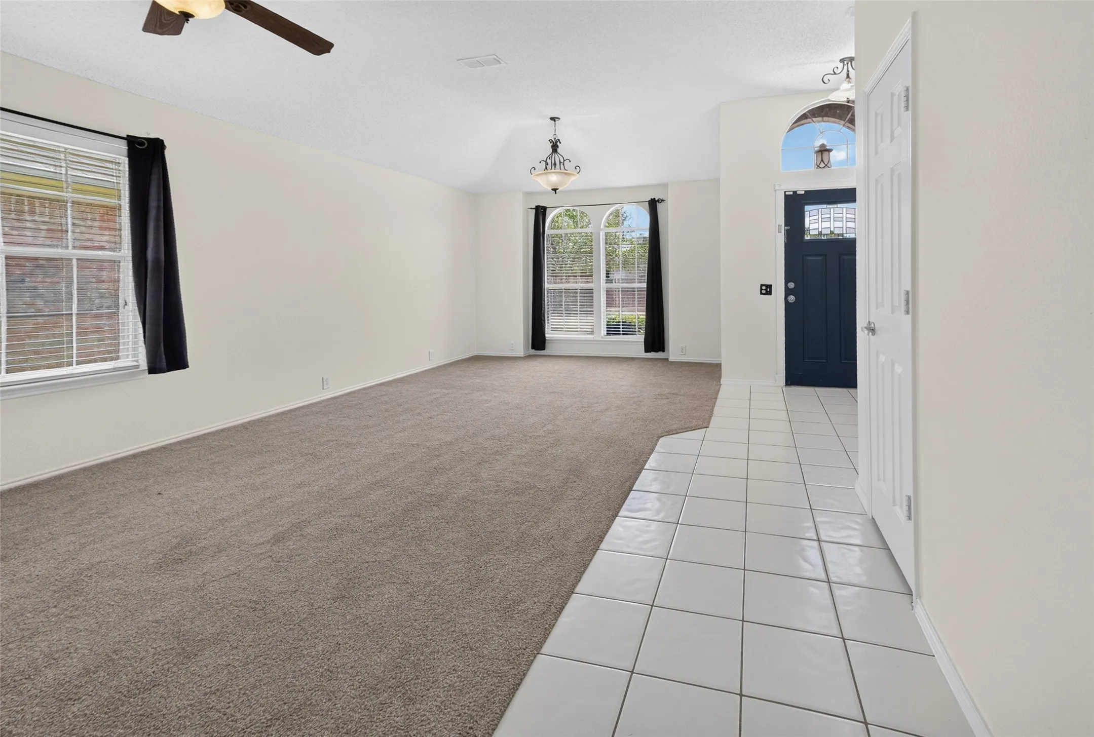 Single Family Residence For Sale in Tarrant County , 1025 Highland Station Drive, Saginaw, Texas 76131, 3 Bedroom, 2 Bathroom, 2 Garage spaces, 1,865 Sqft, built in 1995, mls#21326372, Real Estate Agent in Saginaw, Homes For Sale in Tarrant county, Homes For Sale in Saginaw, Realtor in Saginaw Texas, Real Estate Brokerage Independent Realty Texas, Luminita Cordes Realtor