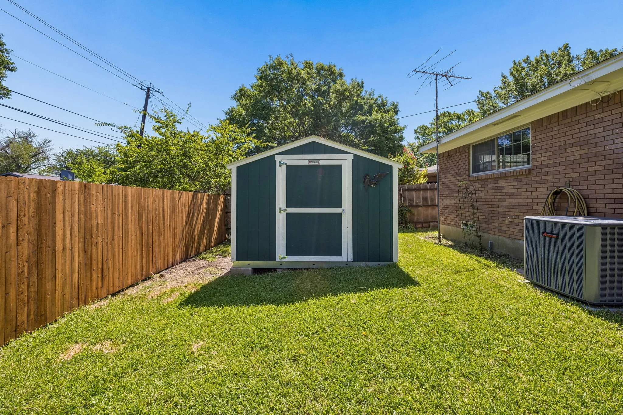 Single Family Residence For Sale in Dallas County , 1725 Bardfield Avenue, Garland, Texas 75041, 3 Bedroom, 2 Bathroom, 2 Garage spaces, 1,503 Sqft, built in 1965, mls#21327687, Real Estate Agent in Garland, Homes For Sale in Dallas county, Homes For Sale in Garland, Realtor in Garland Texas, Real Estate Brokerage Independent Realty Texas, Luminita Cordes Realtor