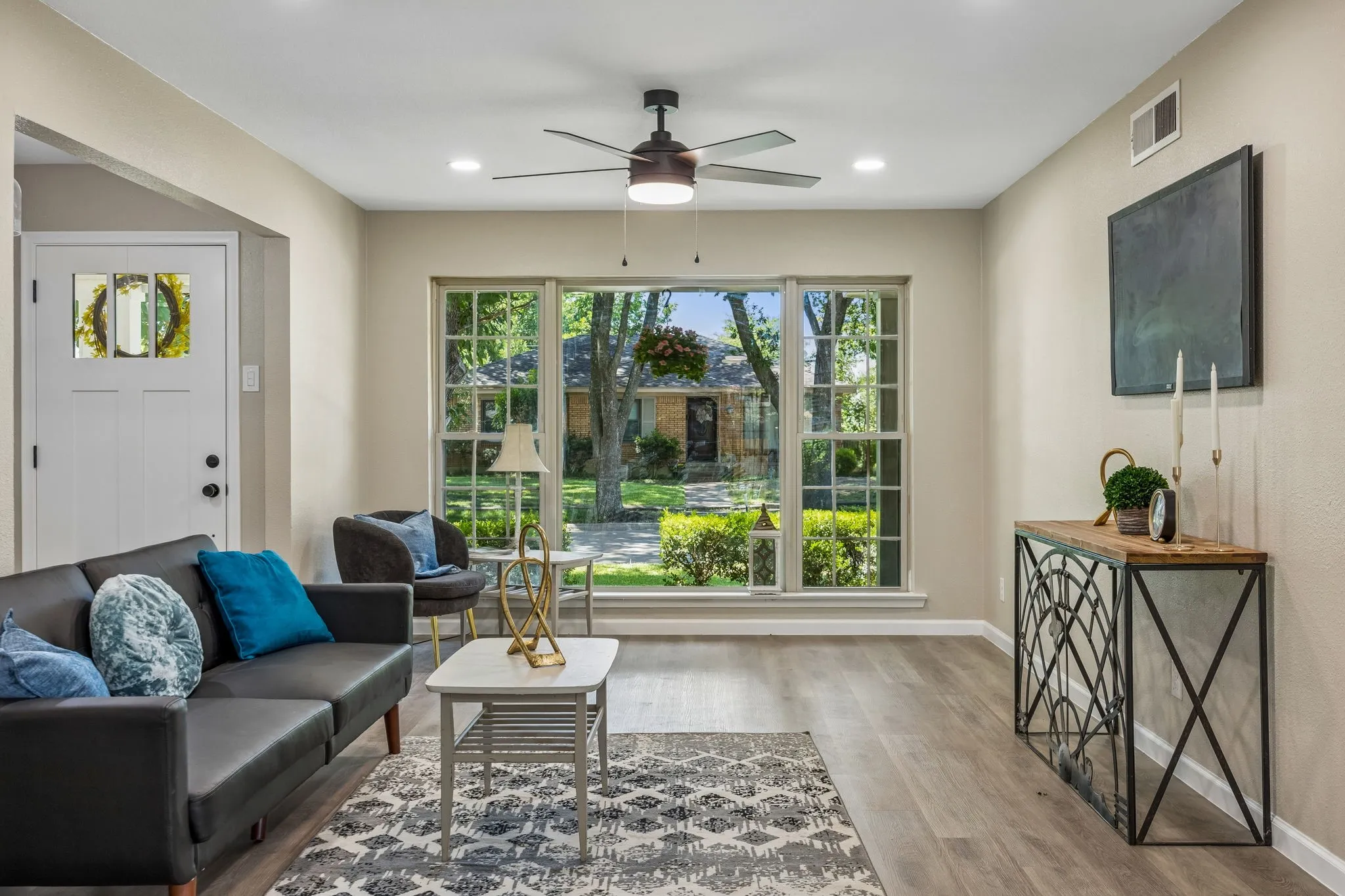 Single Family Residence For Sale in Dallas County , 1725 Bardfield Avenue, Garland, Texas 75041, 3 Bedroom, 2 Bathroom, 2 Garage spaces, 1,503 Sqft, built in 1965, mls#21327687, Real Estate Agent in Garland, Homes For Sale in Dallas county, Homes For Sale in Garland, Realtor in Garland Texas, Real Estate Brokerage Independent Realty Texas, Luminita Cordes Realtor