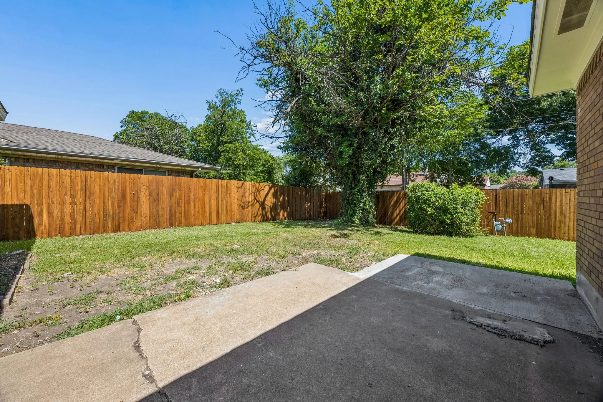 Single Family Residence For Sale in Dallas County , 1725 Bardfield Avenue, Garland, Texas 75041, 3 Bedroom, 2 Bathroom, 2 Garage spaces, 1,503 Sqft, built in 1965, mls#21327687, Real Estate Agent in Garland, Homes For Sale in Dallas county, Homes For Sale in Garland, Realtor in Garland Texas, Real Estate Brokerage Independent Realty Texas, Luminita Cordes Realtor