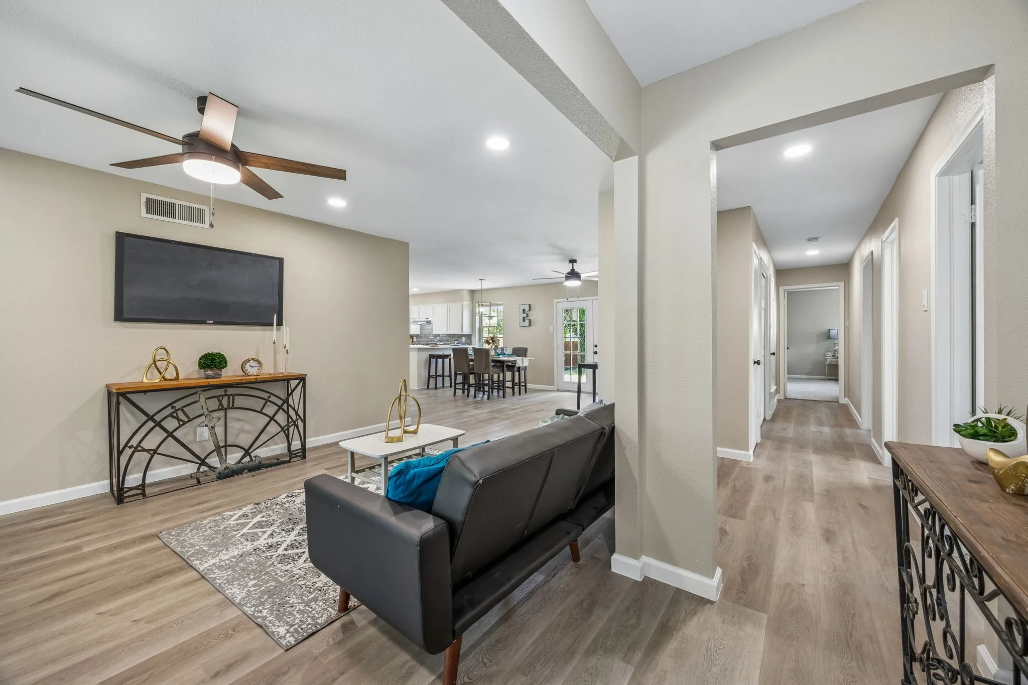 Single Family Residence For Sale in Dallas County , 1725 Bardfield Avenue, Garland, Texas 75041, 3 Bedroom, 2 Bathroom, 2 Garage spaces, 1,503 Sqft, built in 1965, mls#21327687, Real Estate Agent in Garland, Homes For Sale in Dallas county, Homes For Sale in Garland, Realtor in Garland Texas, Real Estate Brokerage Independent Realty Texas, Luminita Cordes Realtor