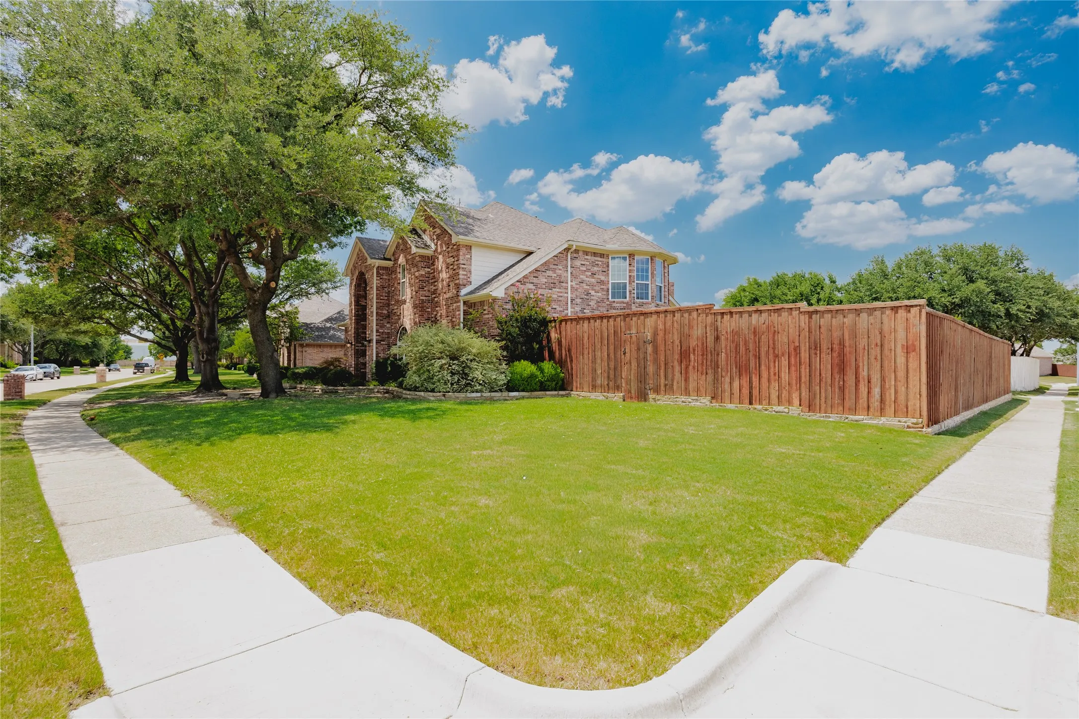 Single Family Residence For Sale in Collin County , 3915 Compton Drive, Richardson, Texas 75082, 4 Bedroom, 3 Bathroom, 2 Garage spaces, 3,211 Sqft, built in 1997, mls#21325078, Real Estate Agent in Richardson, Homes For Sale in Collin county, Homes For Sale in Richardson, Realtor in Richardson Texas, Real Estate Brokerage Independent Realty Texas, Luminita Cordes Realtor