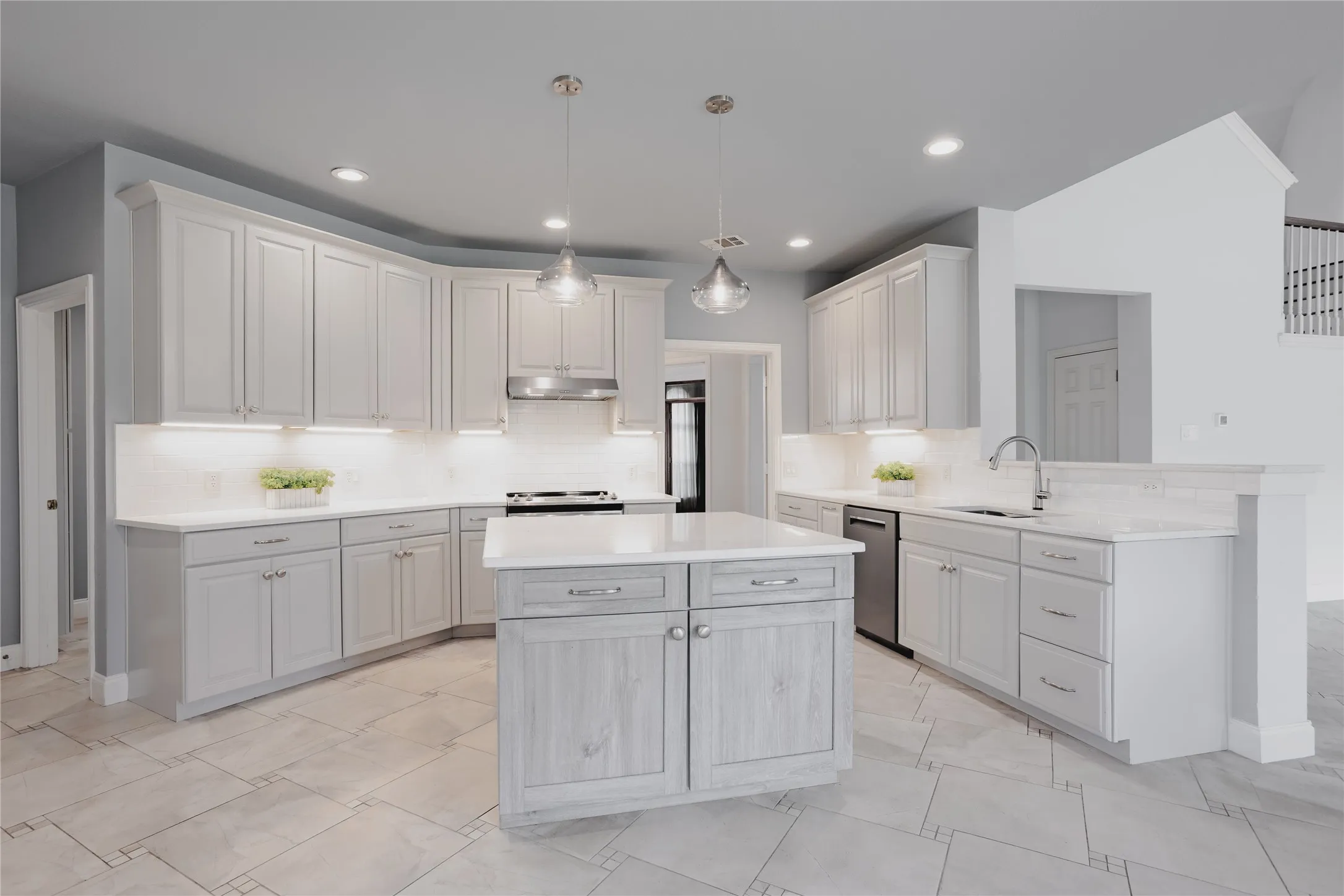 Single Family Residence For Sale in Collin County , 3915 Compton Drive, Richardson, Texas 75082, 4 Bedroom, 3 Bathroom, 2 Garage spaces, 3,211 Sqft, built in 1997, mls#21325078, Real Estate Agent in Richardson, Homes For Sale in Collin county, Homes For Sale in Richardson, Realtor in Richardson Texas, Real Estate Brokerage Independent Realty Texas, Luminita Cordes Realtor