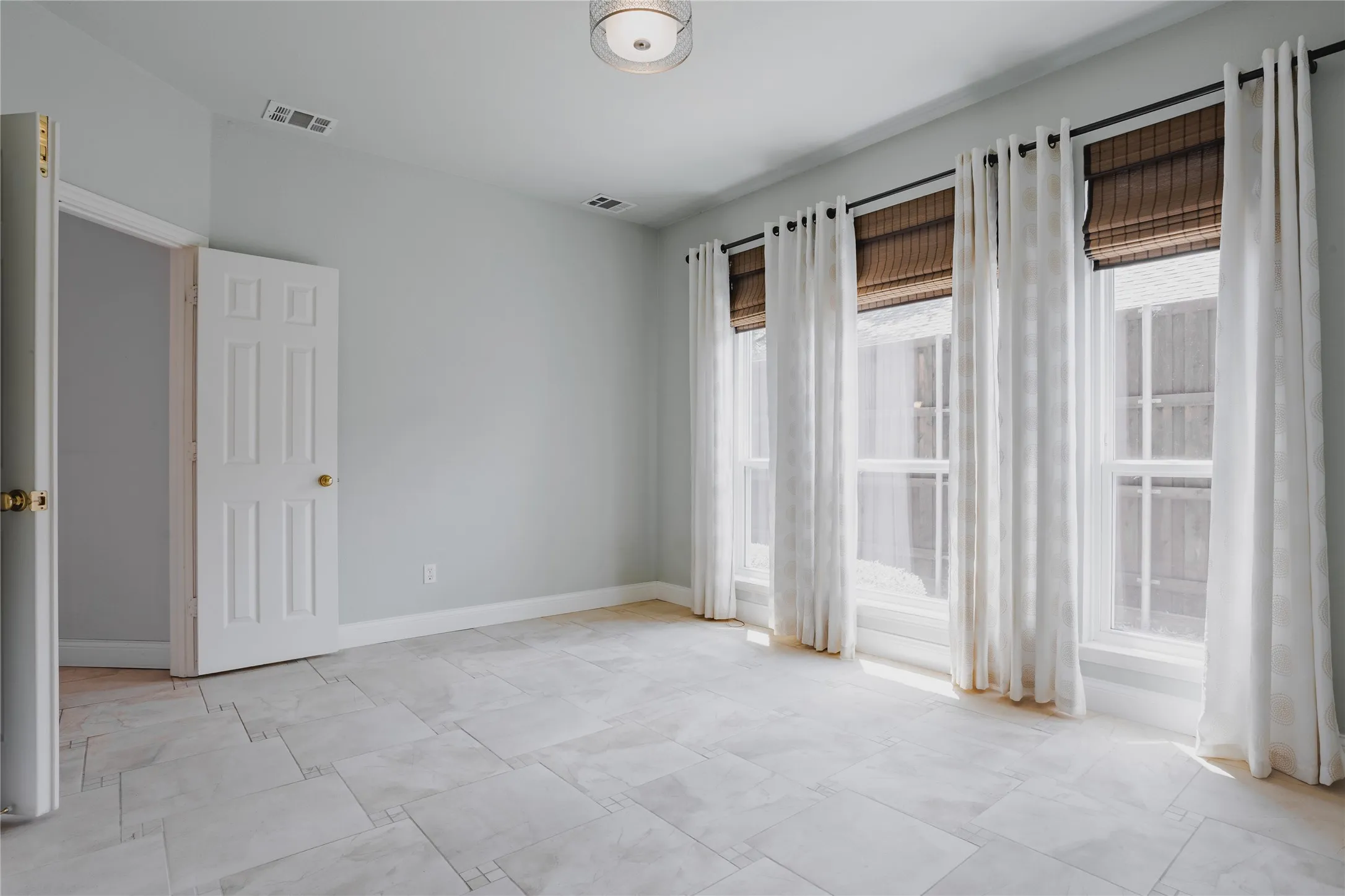 Single Family Residence For Sale in Collin County , 3915 Compton Drive, Richardson, Texas 75082, 4 Bedroom, 3 Bathroom, 2 Garage spaces, 3,211 Sqft, built in 1997, mls#21325078, Real Estate Agent in Richardson, Homes For Sale in Collin county, Homes For Sale in Richardson, Realtor in Richardson Texas, Real Estate Brokerage Independent Realty Texas, Luminita Cordes Realtor