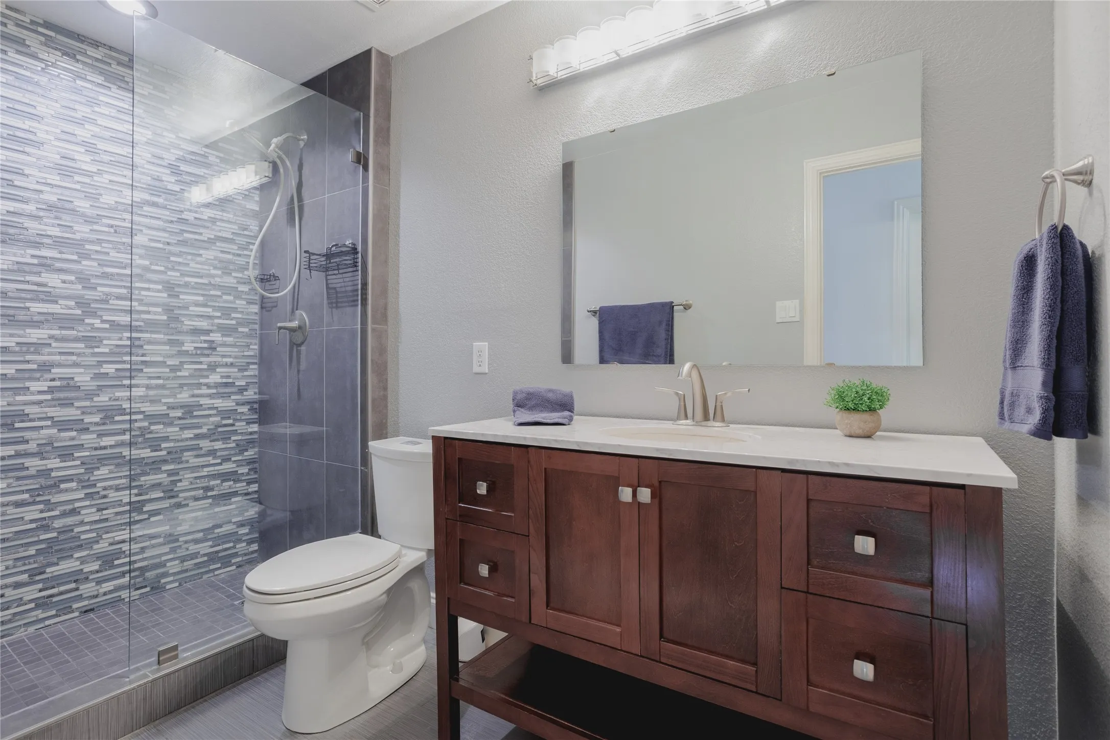 Single Family Residence For Sale in Collin County , 3915 Compton Drive, Richardson, Texas 75082, 4 Bedroom, 3 Bathroom, 2 Garage spaces, 3,211 Sqft, built in 1997, mls#21325078, Real Estate Agent in Richardson, Homes For Sale in Collin county, Homes For Sale in Richardson, Realtor in Richardson Texas, Real Estate Brokerage Independent Realty Texas, Luminita Cordes Realtor