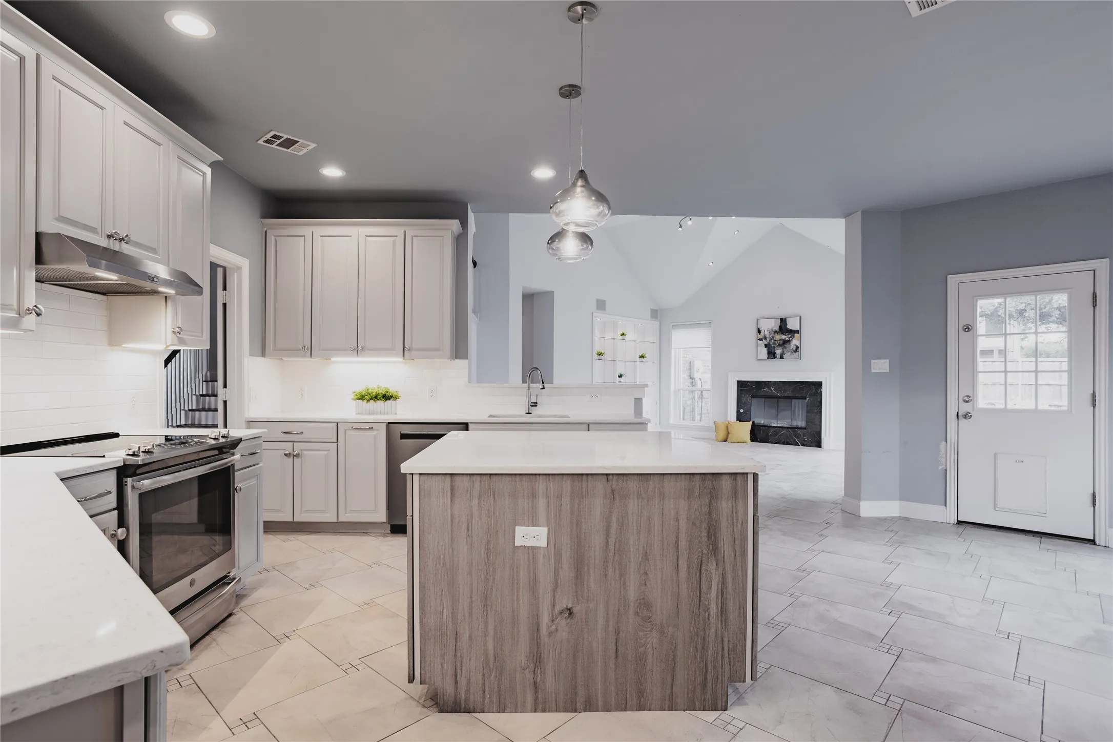 Single Family Residence For Sale in Collin County , 3915 Compton Drive, Richardson, Texas 75082, 4 Bedroom, 3 Bathroom, 2 Garage spaces, 3,211 Sqft, built in 1997, mls#21325078, Real Estate Agent in Richardson, Homes For Sale in Collin county, Homes For Sale in Richardson, Realtor in Richardson Texas, Real Estate Brokerage Independent Realty Texas, Luminita Cordes Realtor