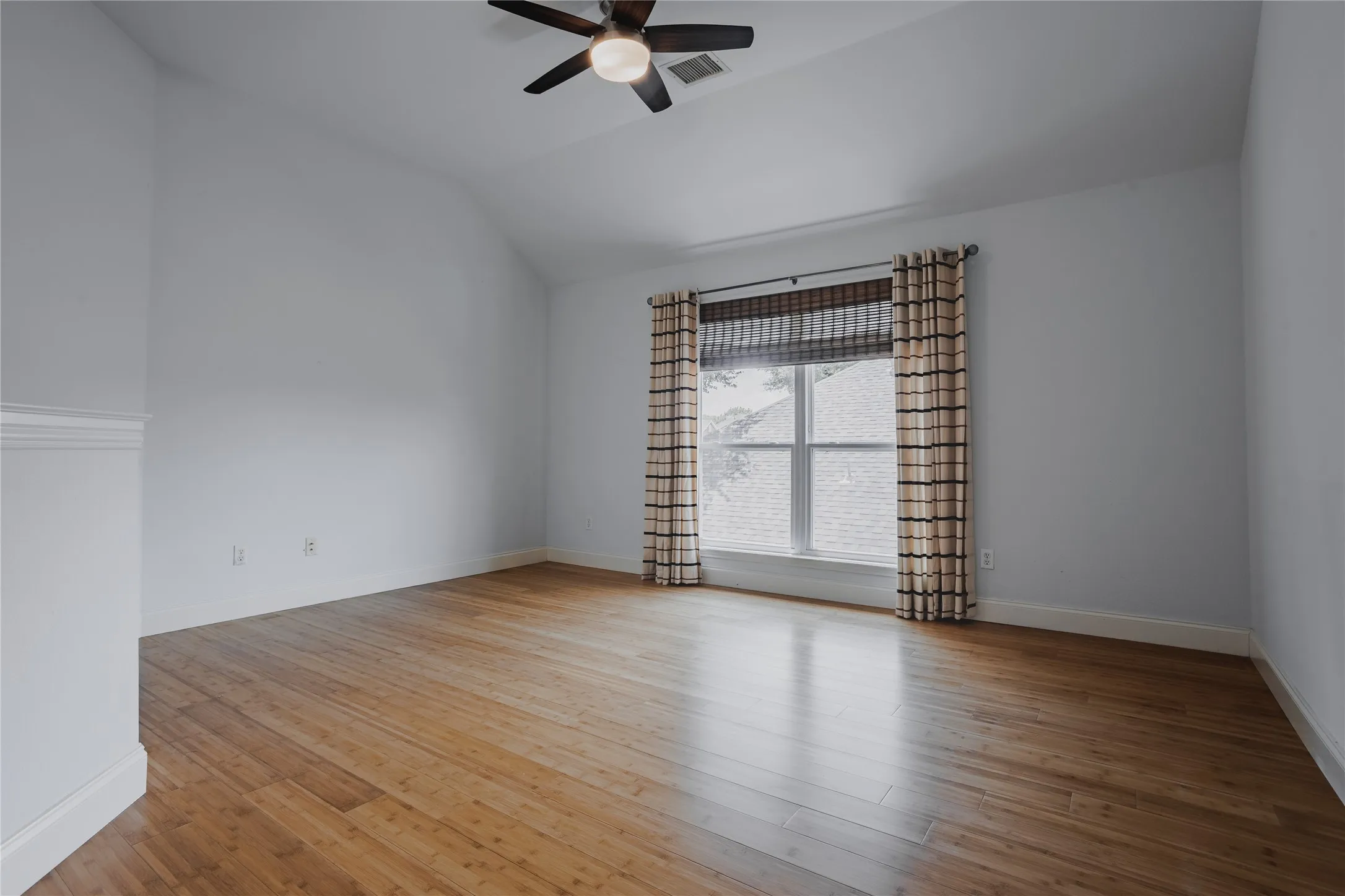 Single Family Residence For Sale in Collin County , 3915 Compton Drive, Richardson, Texas 75082, 4 Bedroom, 3 Bathroom, 2 Garage spaces, 3,211 Sqft, built in 1997, mls#21325078, Real Estate Agent in Richardson, Homes For Sale in Collin county, Homes For Sale in Richardson, Realtor in Richardson Texas, Real Estate Brokerage Independent Realty Texas, Luminita Cordes Realtor