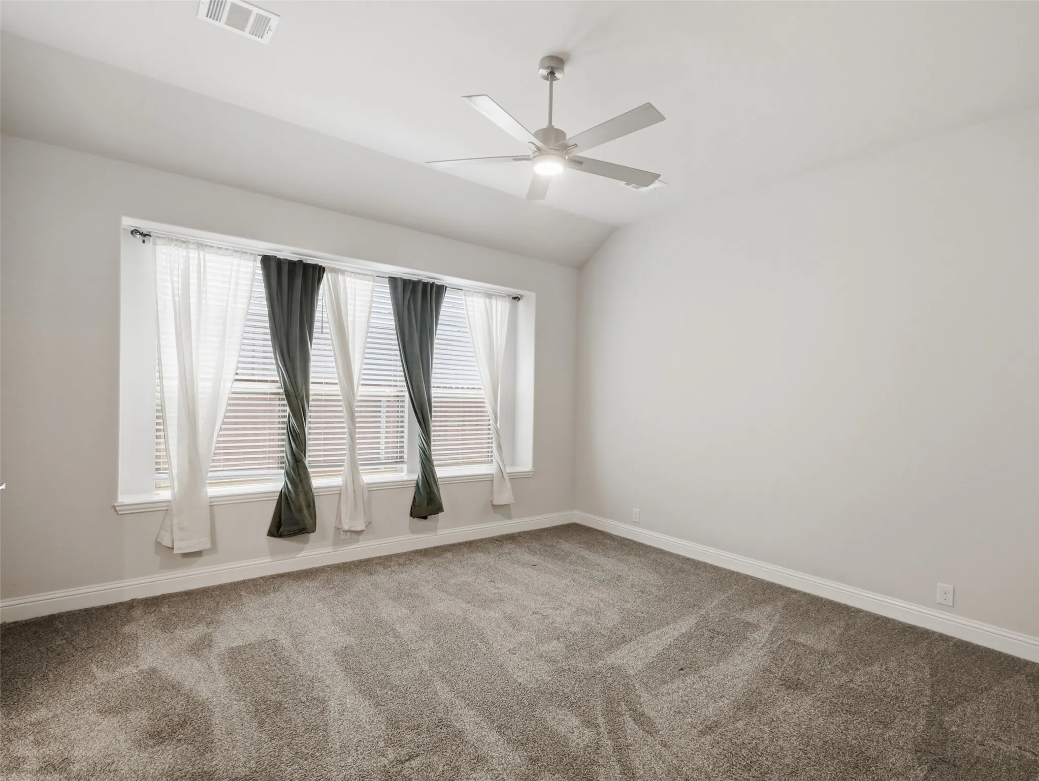 Single Family Residence For Sale in Hunt County , 201 Sweetwater Drive, Commerce, Texas 75428, 4 Bedroom, 3 Bathroom, 2 Garage spaces, 3,026 Sqft, built in 2023, mls#21327416, Real Estate Agent in Commerce, Homes For Sale in Hunt county, Homes For Sale in Commerce, Realtor in Commerce Texas, Real Estate Brokerage Independent Realty Texas, Luminita Cordes Realtor