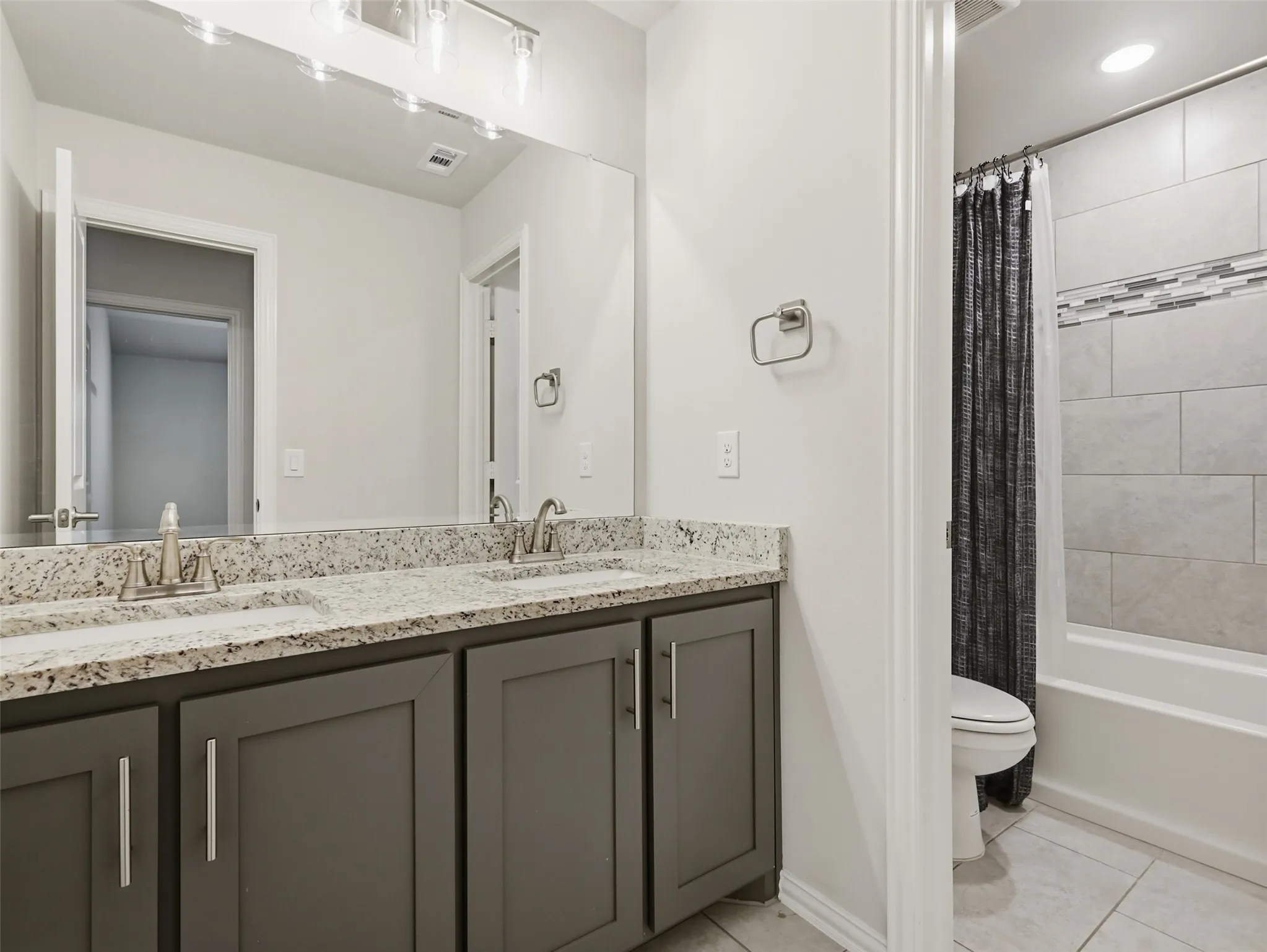 Single Family Residence For Sale in Hunt County , 201 Sweetwater Drive, Commerce, Texas 75428, 4 Bedroom, 3 Bathroom, 2 Garage spaces, 3,026 Sqft, built in 2023, mls#21327416, Real Estate Agent in Commerce, Homes For Sale in Hunt county, Homes For Sale in Commerce, Realtor in Commerce Texas, Real Estate Brokerage Independent Realty Texas, Luminita Cordes Realtor