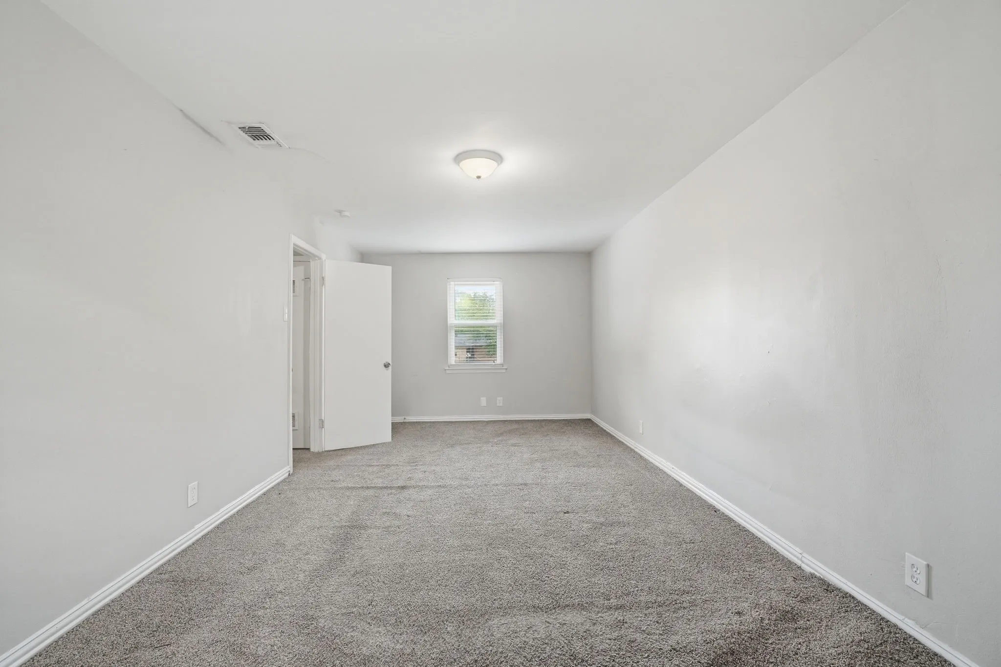 Single Family Residence For Sale in Dallas County , 2430 Mark Drive, Mesquite, Texas 75150, 4 Bedroom, 2 Bathroom, 1 Garage spaces, 1,672 Sqft, built in 1963, mls#21282253, Real Estate Agent in Mesquite, Homes For Sale in Dallas county, Homes For Sale in Mesquite, Realtor in Mesquite Texas, Real Estate Brokerage Independent Realty Texas, Luminita Cordes Realtor
